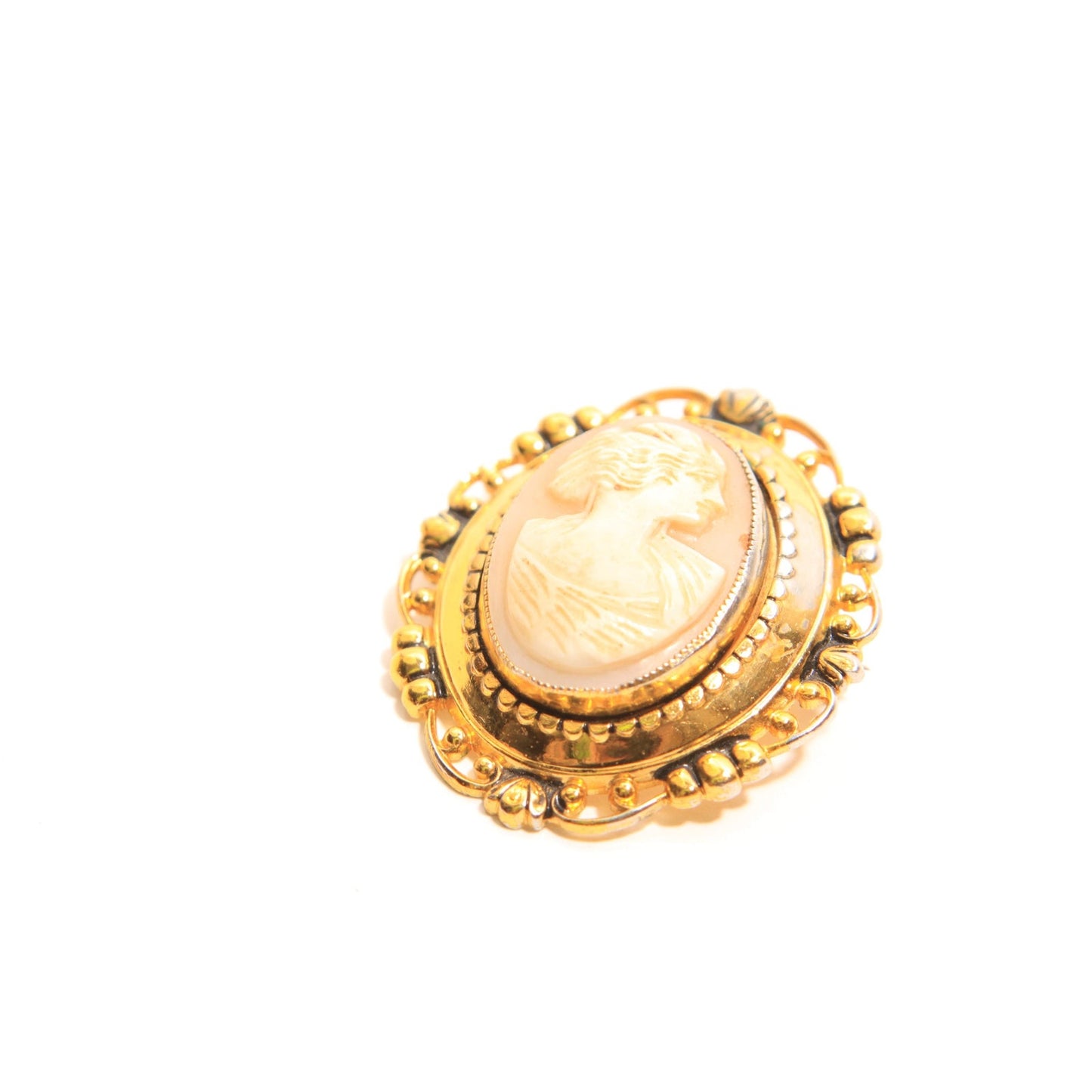 1950s 1960s Gold Tone Metal and Pink and Cream Cameo Brooch