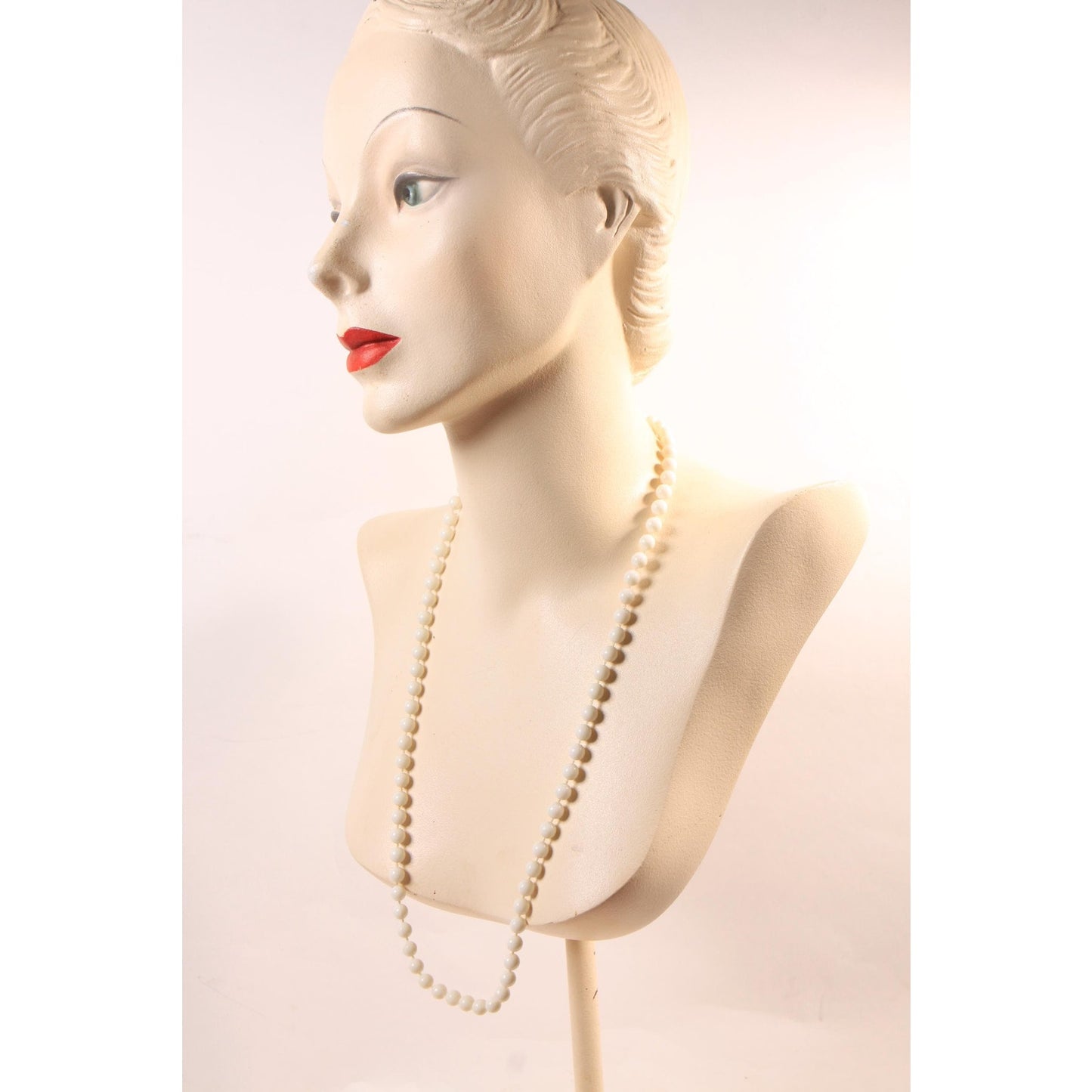 1960s 1970s White Plastic Beaded Single Strand Necklace by Hong Kong