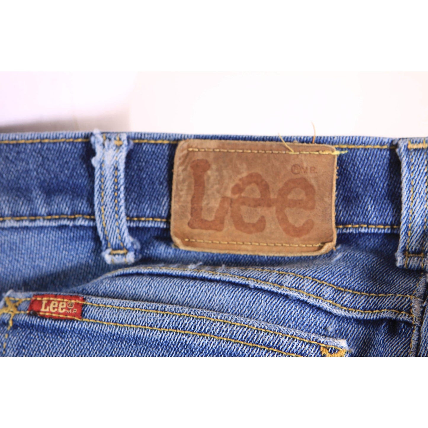 1970s 1980s Blue Denim Frayed Jeans by Lee -42x32