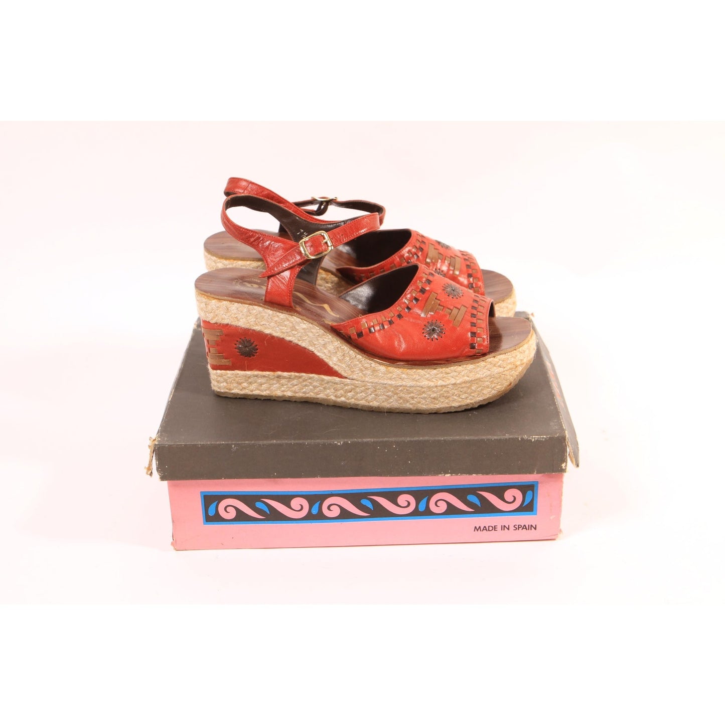 1970s Red and Brown Boho Platform High Heel Sandals Shoes by Nina-Size 7 1/2M