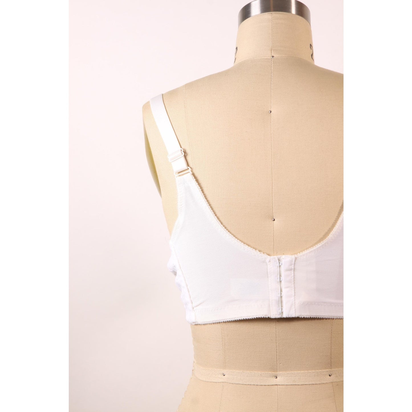 1970s White Light Padded Floral Lace Floral Detail Bra by Jodee Surgical-40C