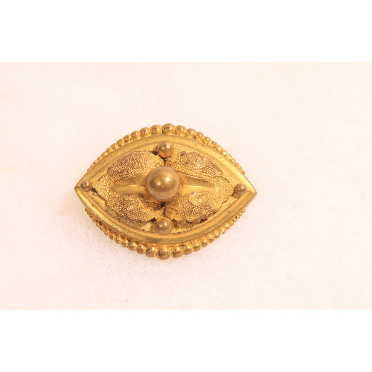 Antique Victorian 1800s Gold Tone Metal Oval Brooch