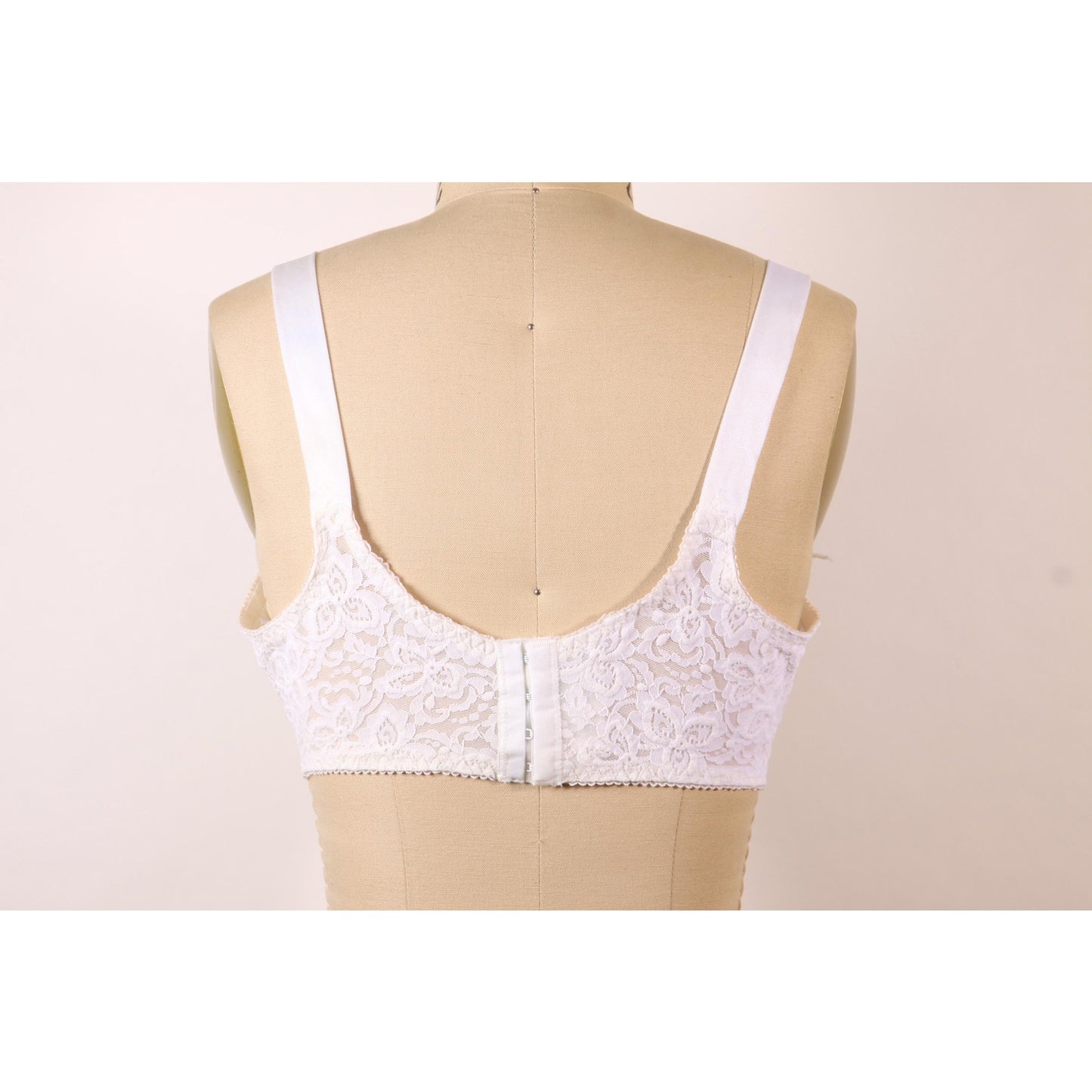 1980s Sheer White Floral Lace Bow Detail Bra by Bali-40D