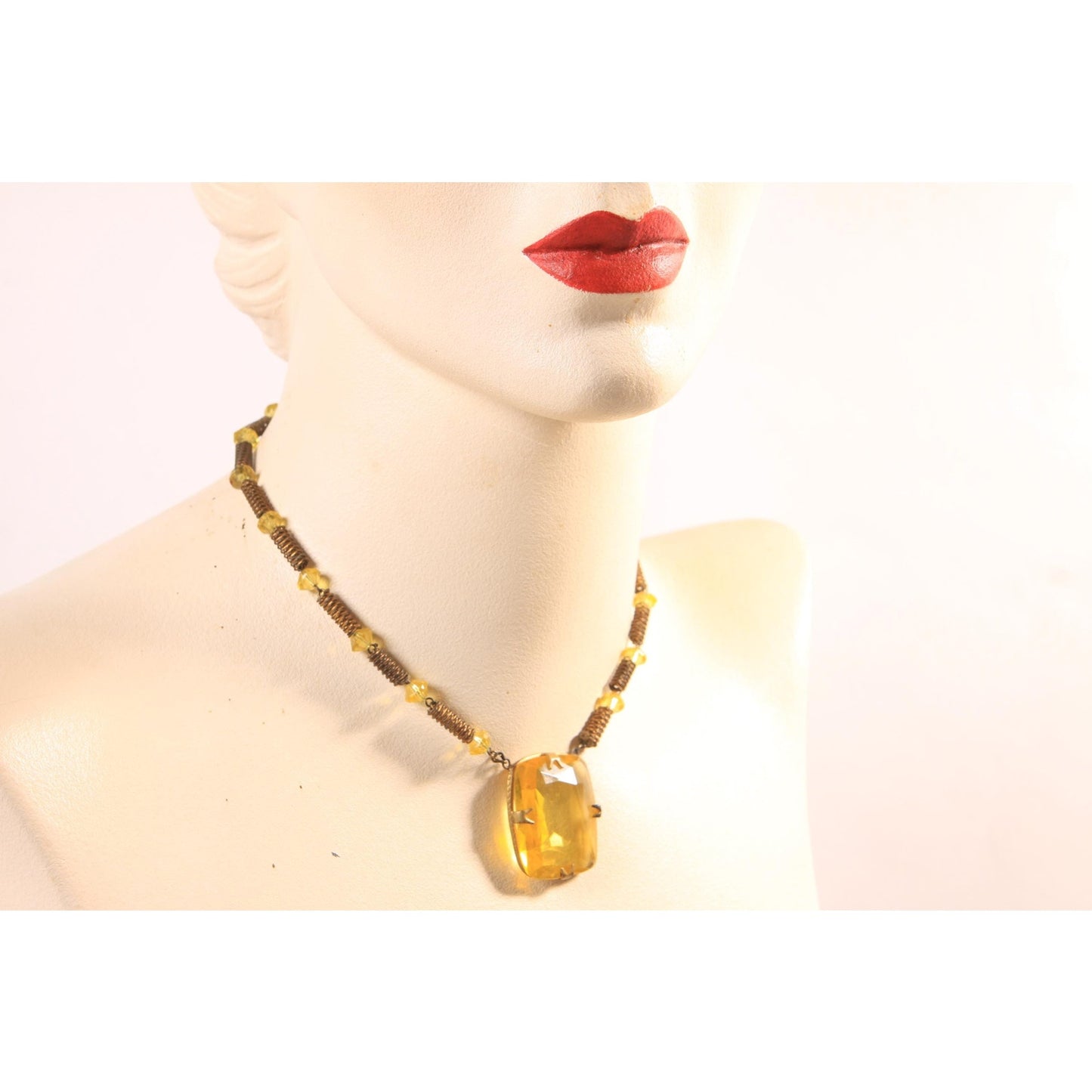 1920s 1930s Art Deco Yellow Glass Faceted Stone Brass Metal Detail Necklace