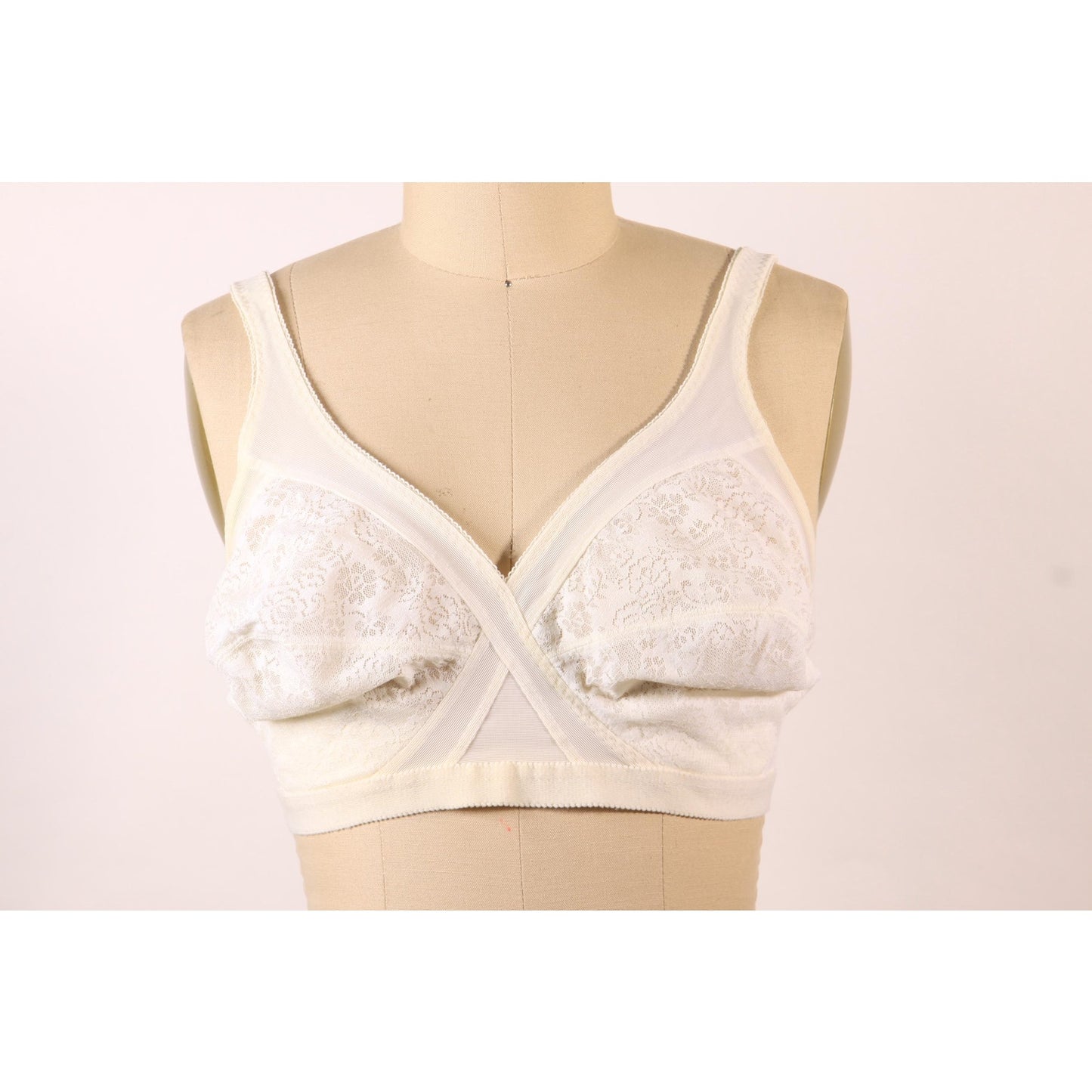 1970s Sheer Floral White Lace Light Padded Bra by Montgomery Ward-40C