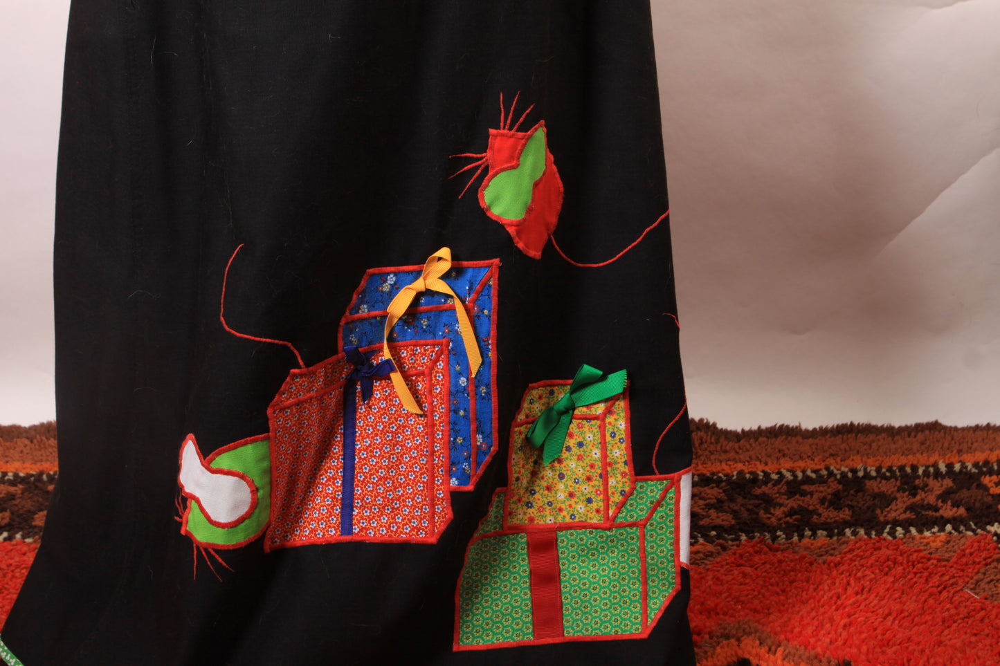 1970s Novelty Christmas Santa Presents and Mice Patchwork Wrap Skirt -M