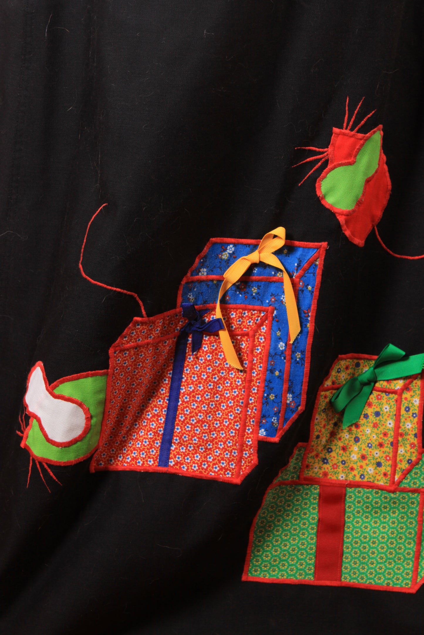 1970s Novelty Christmas Santa Presents and Mice Patchwork Wrap Skirt -M