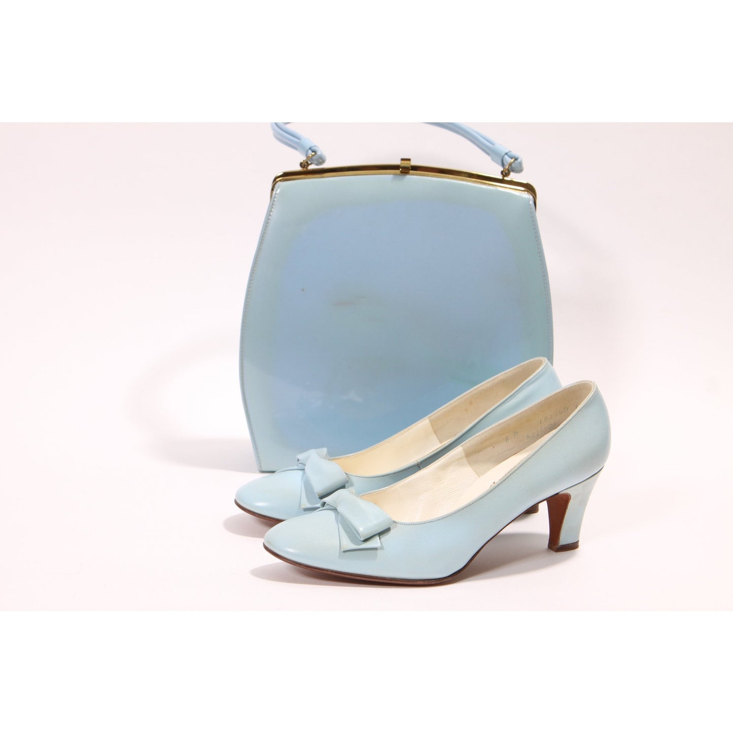 1950s Light Blue Bow Detail High Heel Pumps with Matching Top Handle Handbag Purse