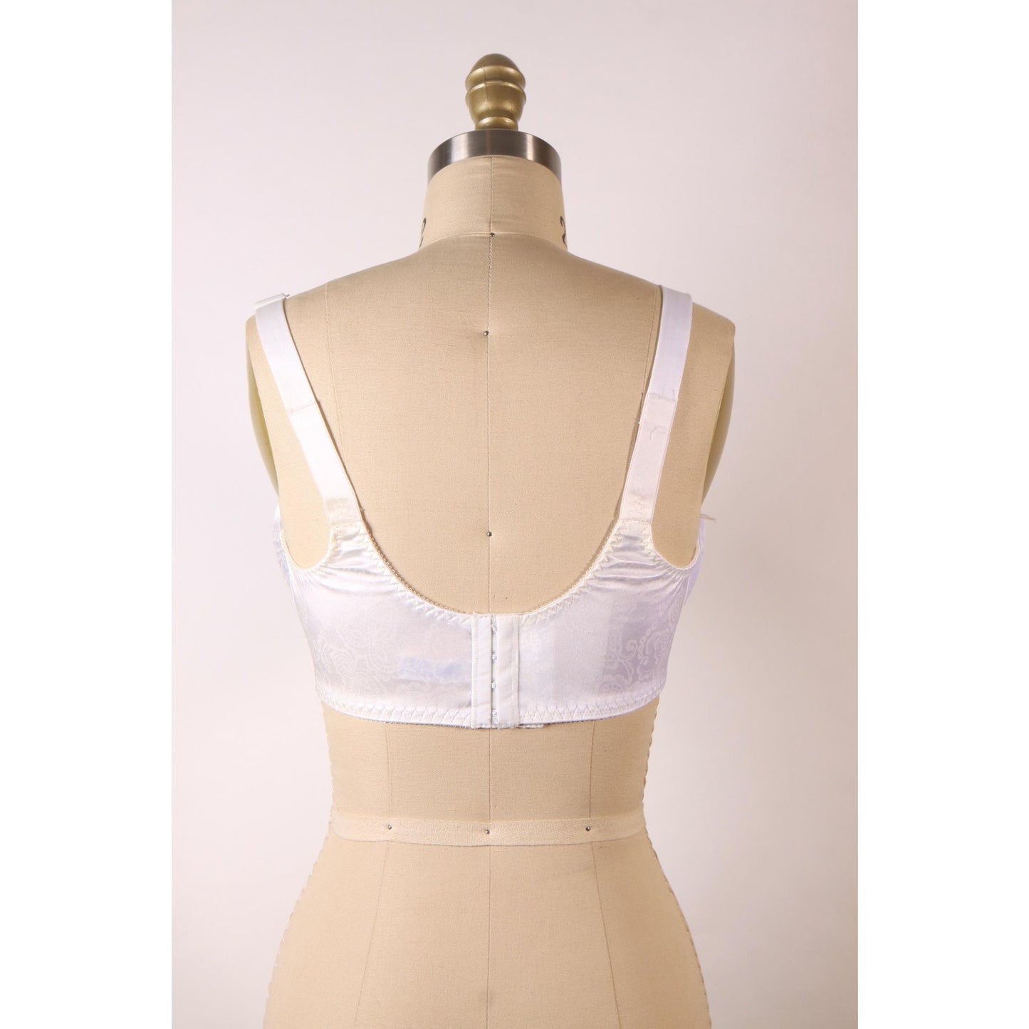 1980s White Floral Pattern Bow Detail Bra by Bali-38D