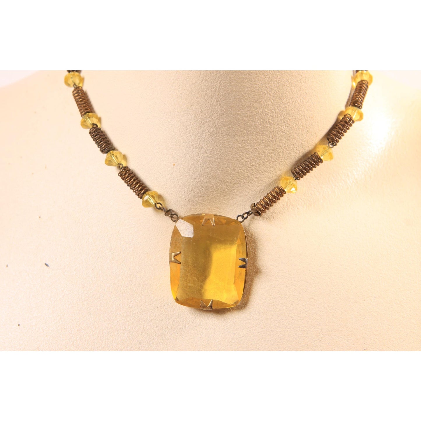 1920s 1930s Art Deco Yellow Glass Faceted Stone Brass Metal Detail Necklace