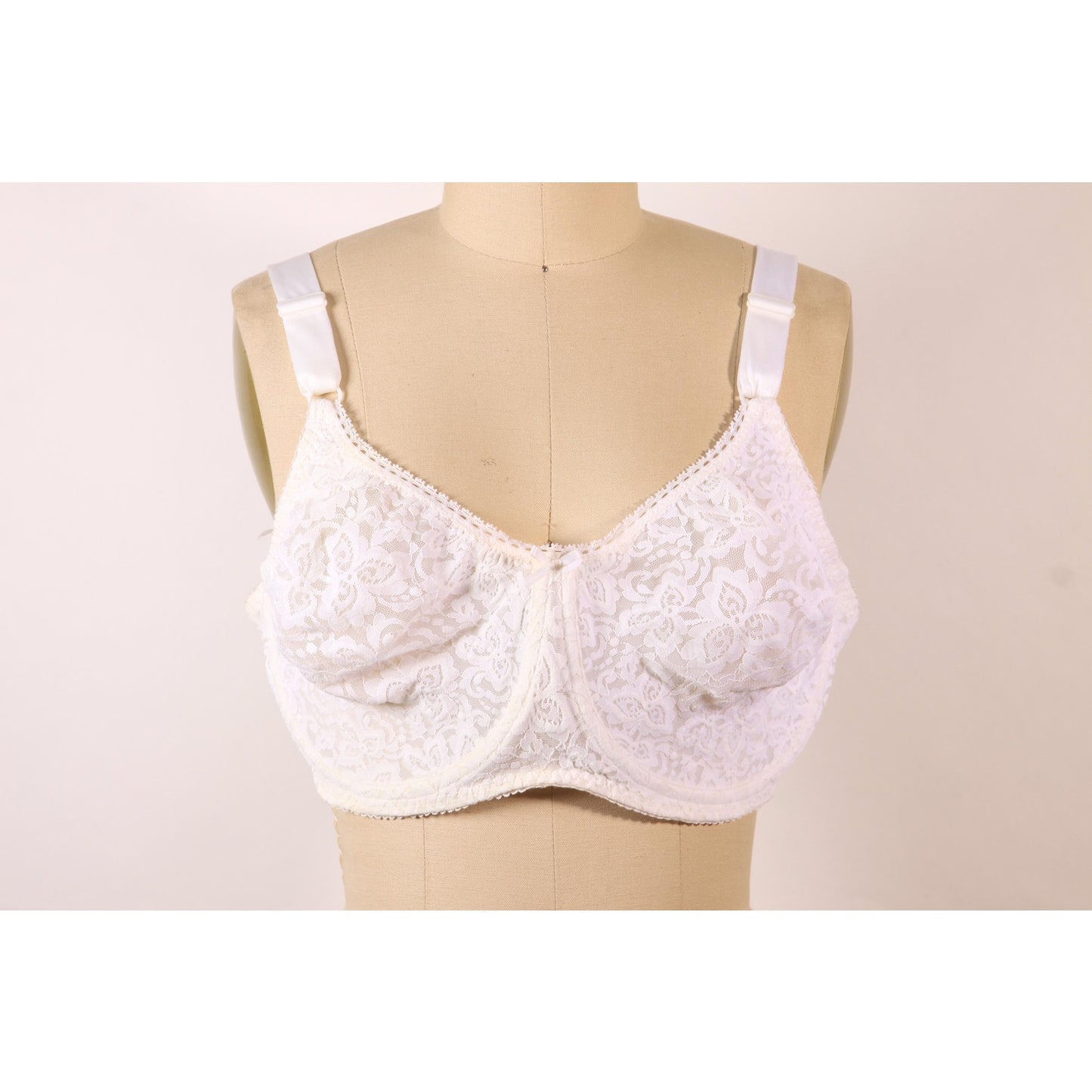 1980s Sheer White Floral Lace Bow Detail Bra by Bali-40D
