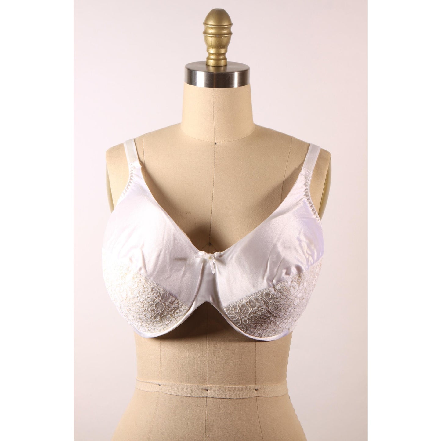 1970s 1980s White Sheer Floral Lace Bow Detail Bra by Rendezvous Maidenform-40C