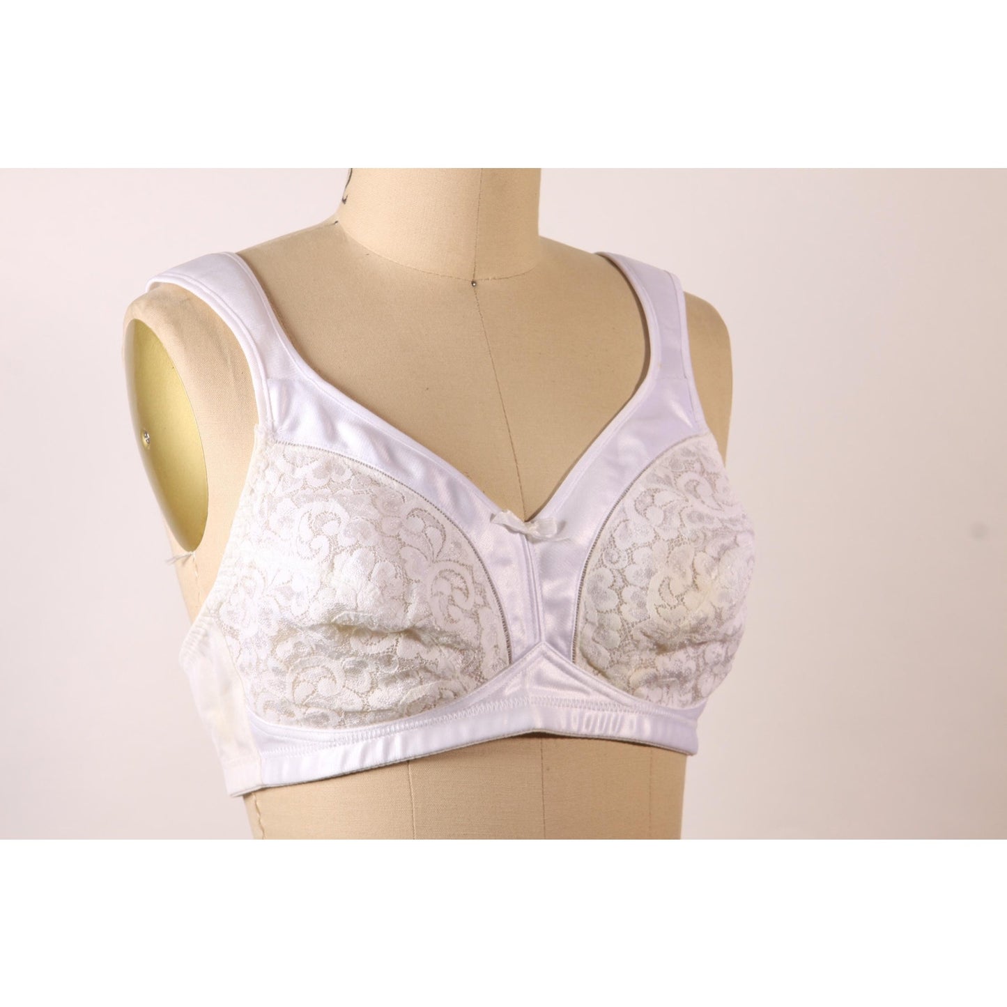 1980s Sheer White Floral Lace Bow Detail Bra by Playtex-38B