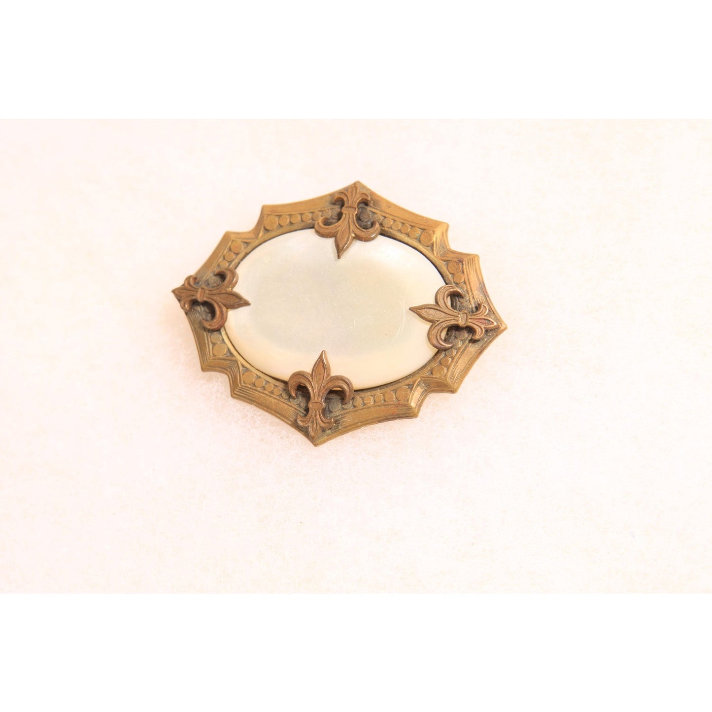 Antique 1800s Victorian Mother of Pearl and Gold Tone Metal Fleur-de-lis Brooch