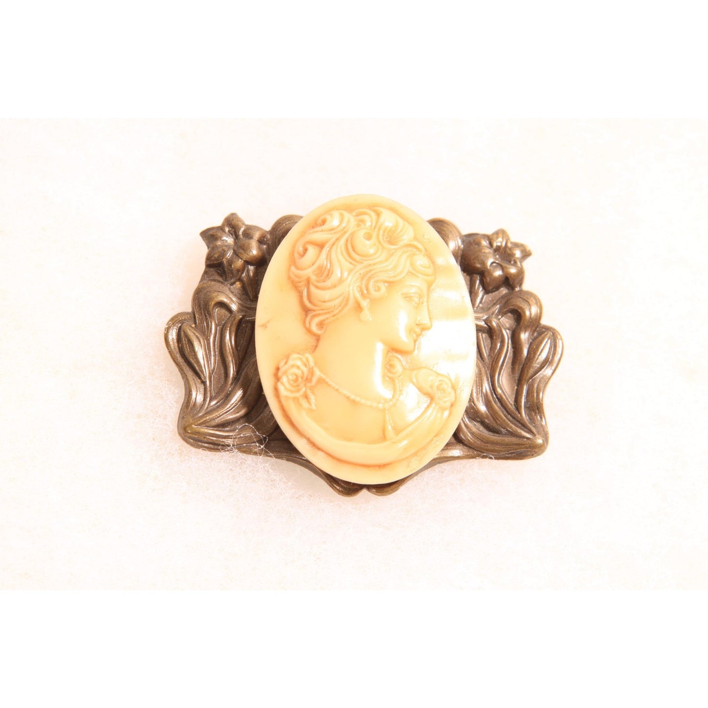 1930s Art Nouveau Floral Swirl Silver Tone Metal and Cream Cameo Brooch
