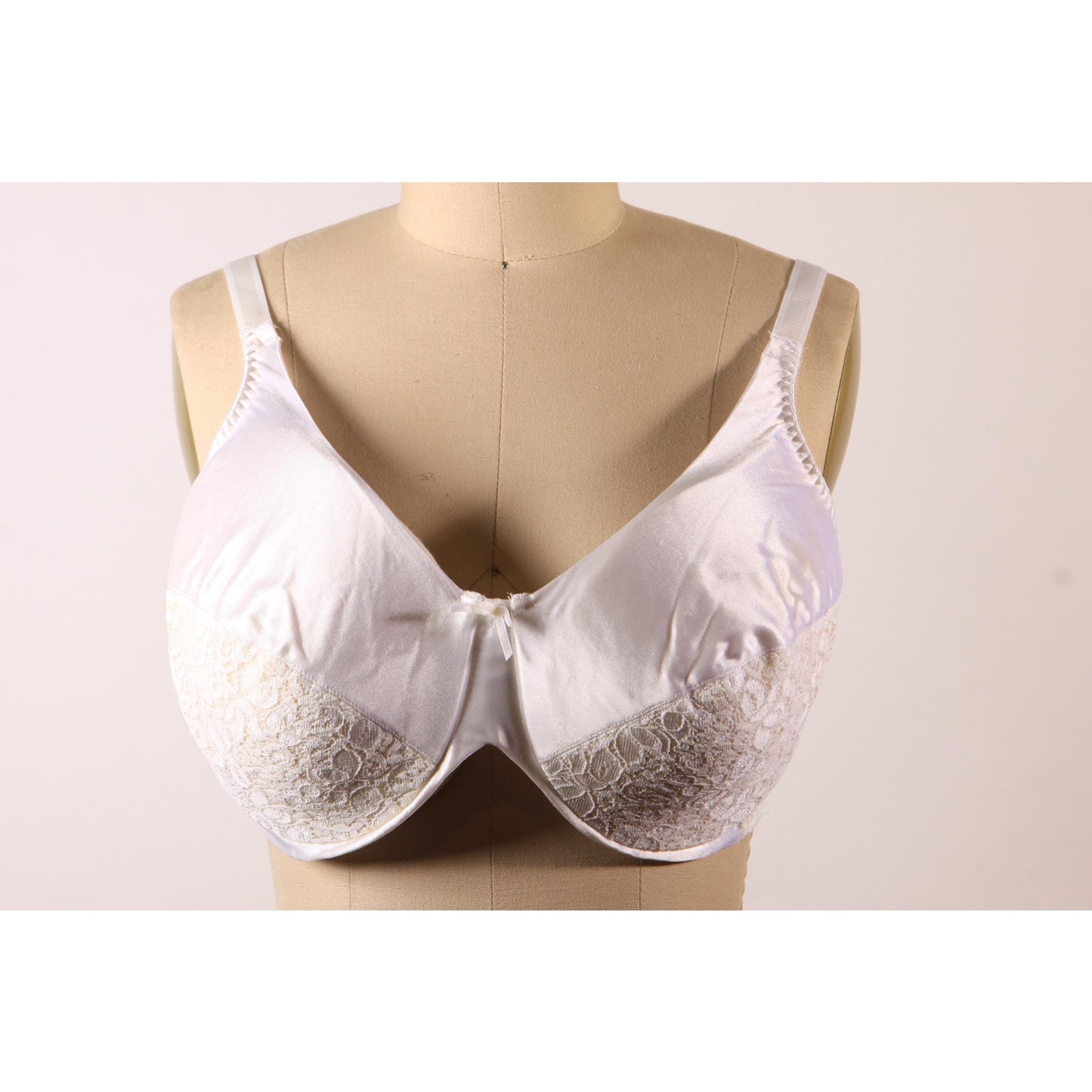 1970s 1980s White Sheer Floral Lace Bow Detail Bra by Rendezvous Maidenform-40C