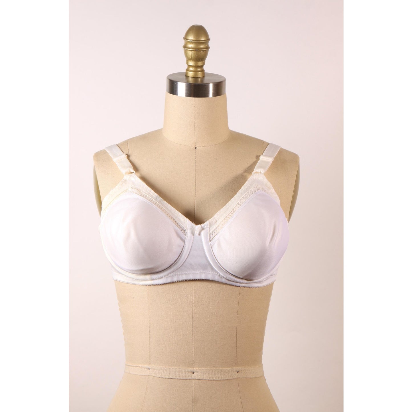 1970s White Lace Trim Floral Detail Bra by Support Can Be Beautiful-38B