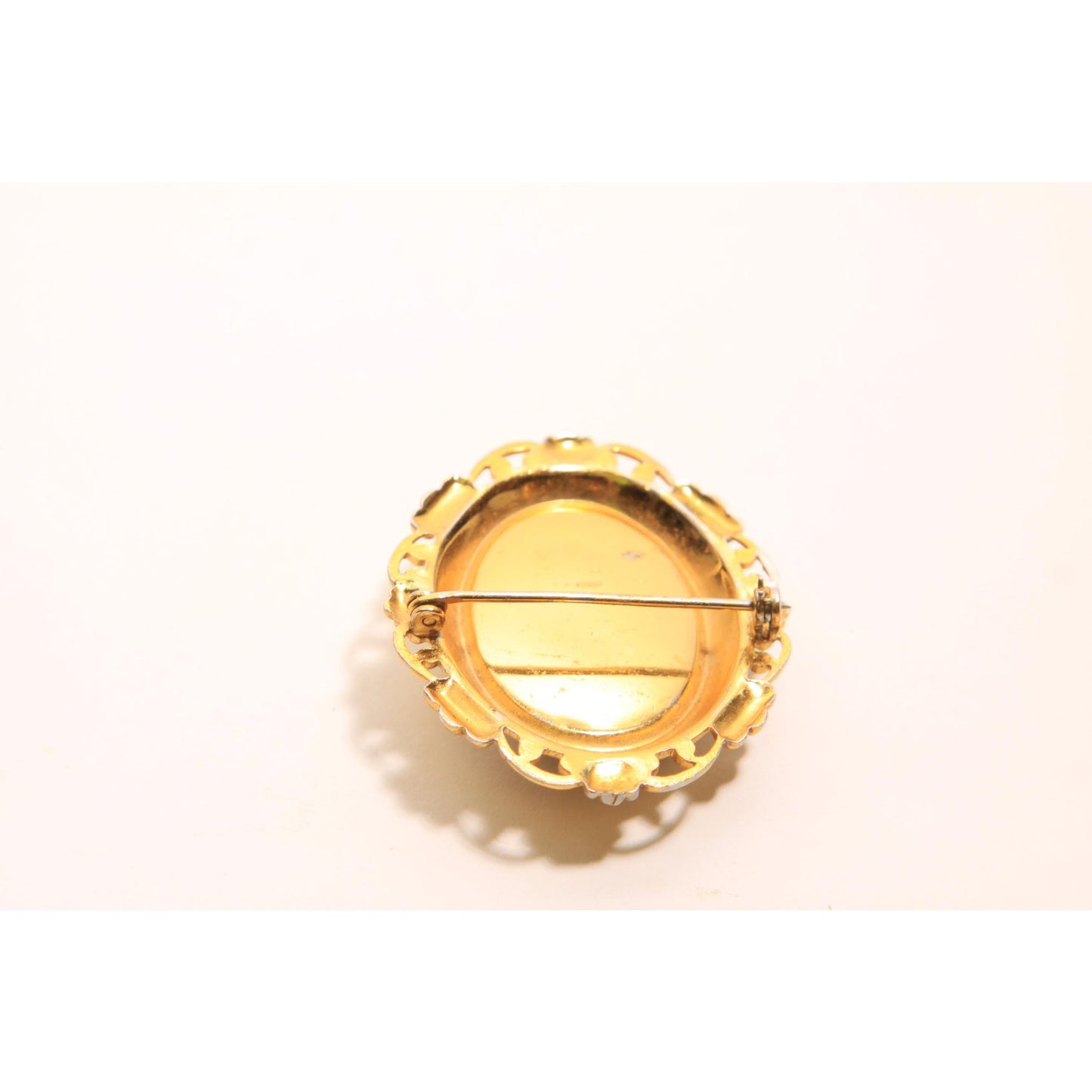 1950s 1960s Gold Tone Metal and Pink and Cream Cameo Brooch