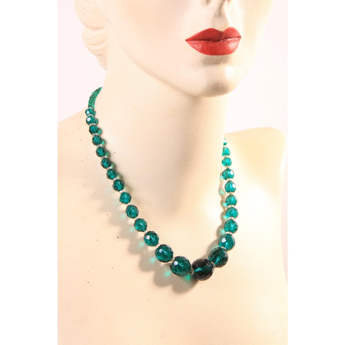 1950s Emerald Green and Clear Glass Faceted Graduated Formal Beaded Necklace