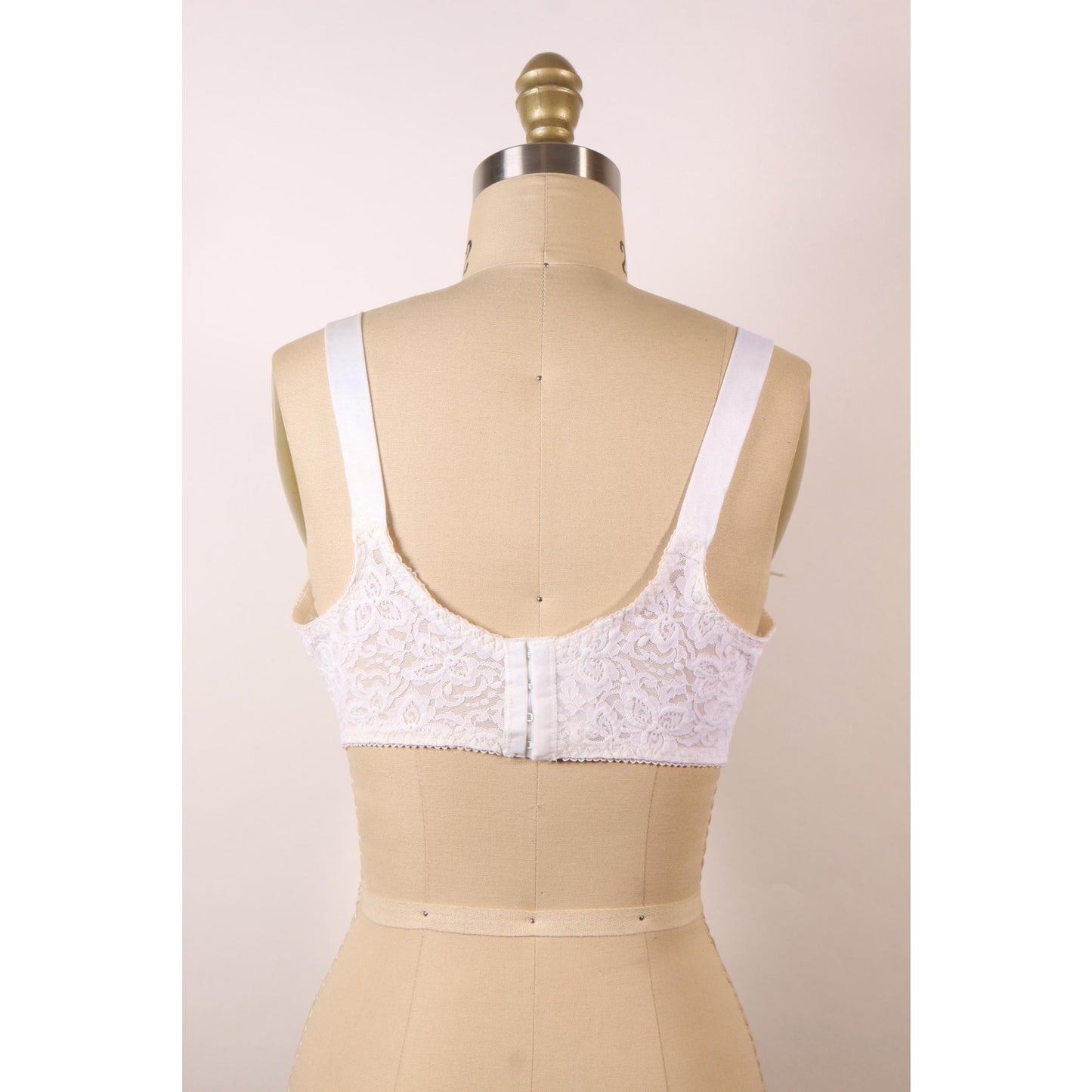 1980s Sheer White Floral Lace Bow Detail Bra by Bali-40D