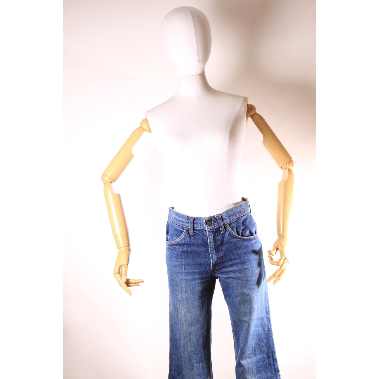 1970s Blue Denim Flared Jeans by Levi's - 29x33