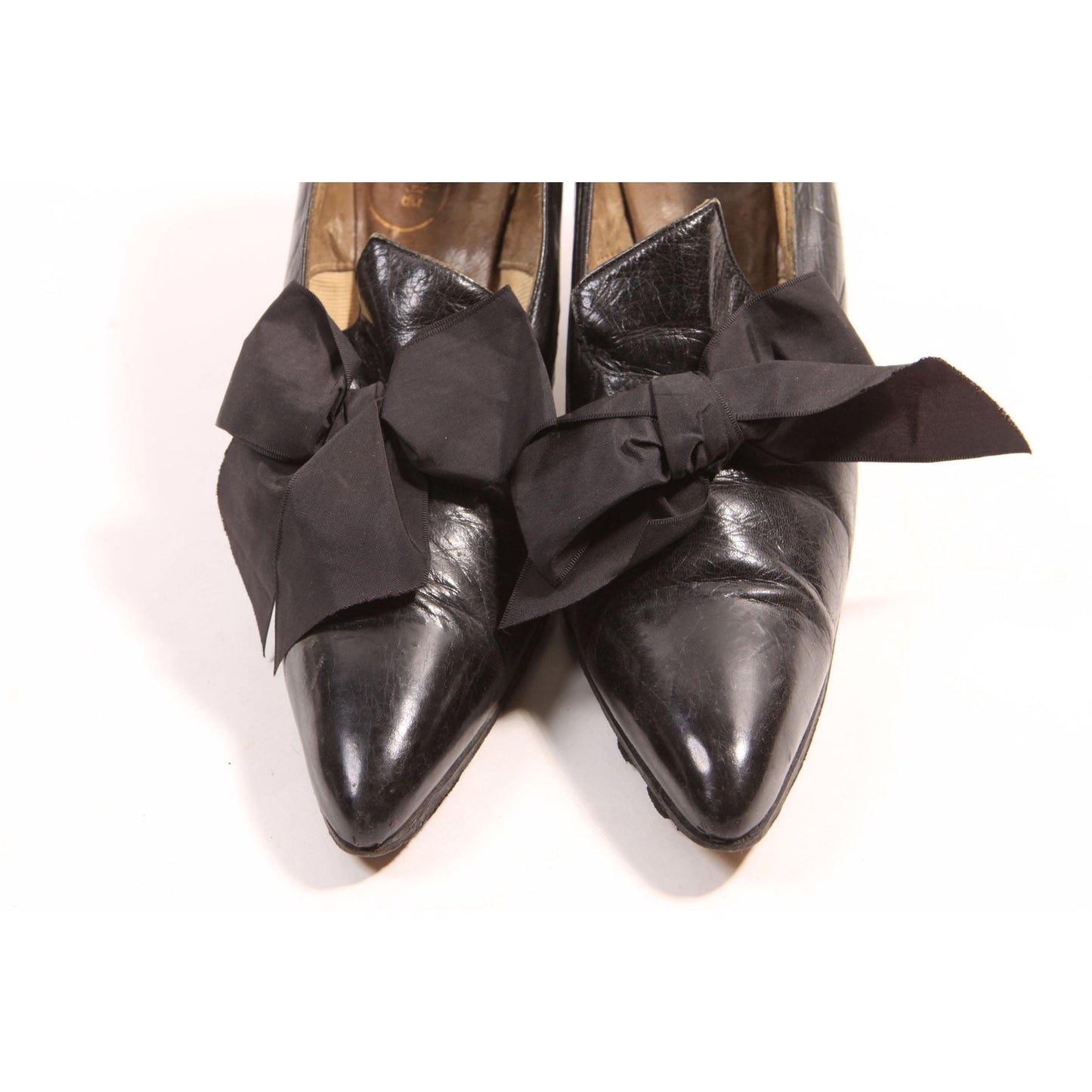 Antique 1910s Edwardian Black Pointed Toe Bow Detail Leather High Heel Pump Shoes by W & W Shoe Company Springfield MO