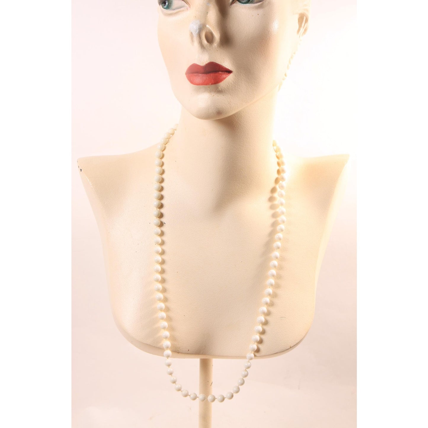 1960s 1970s White Plastic Beaded Single Strand Necklace by Hong Kong