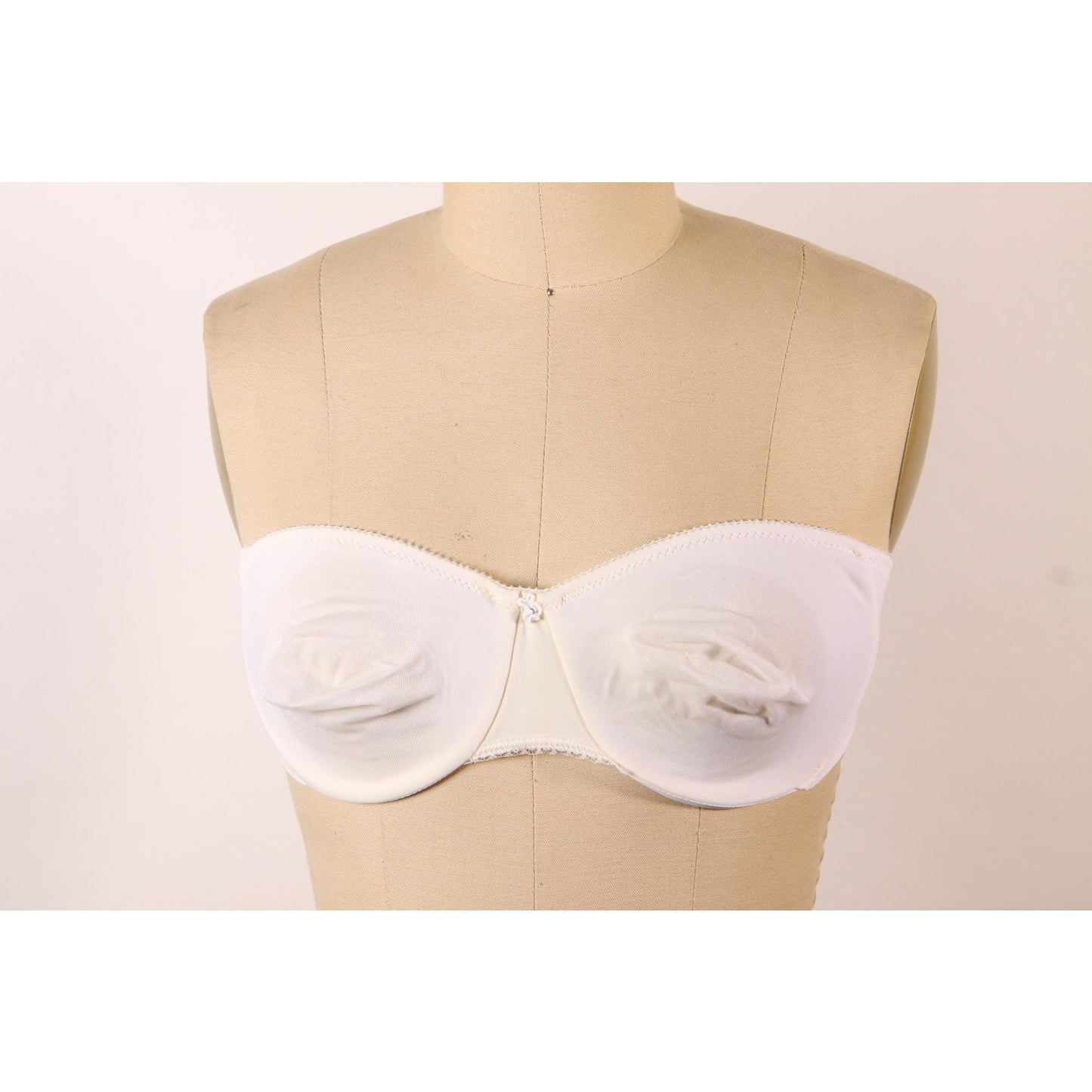 1970s White Strapless Bra by Flexnit-38B