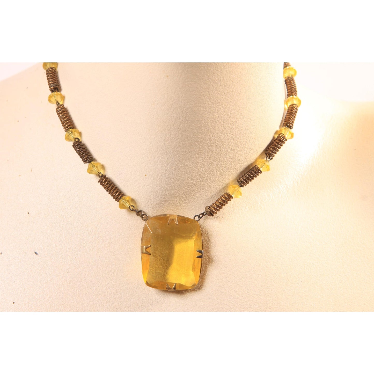 1920s 1930s Art Deco Yellow Glass Faceted Stone Brass Metal Detail Necklace