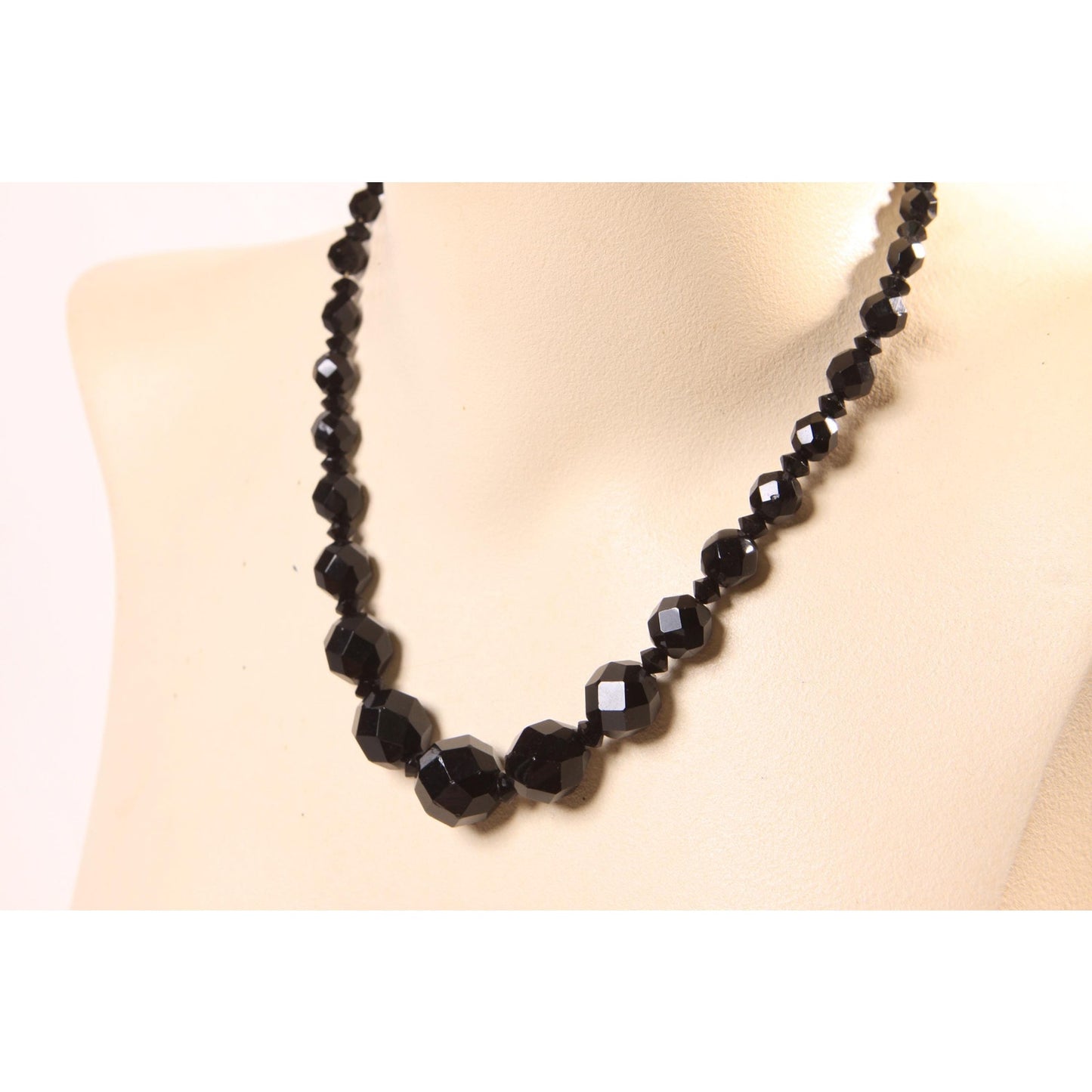 1950s 1960s Black Glass Faceted Beaded Graduated Necklace