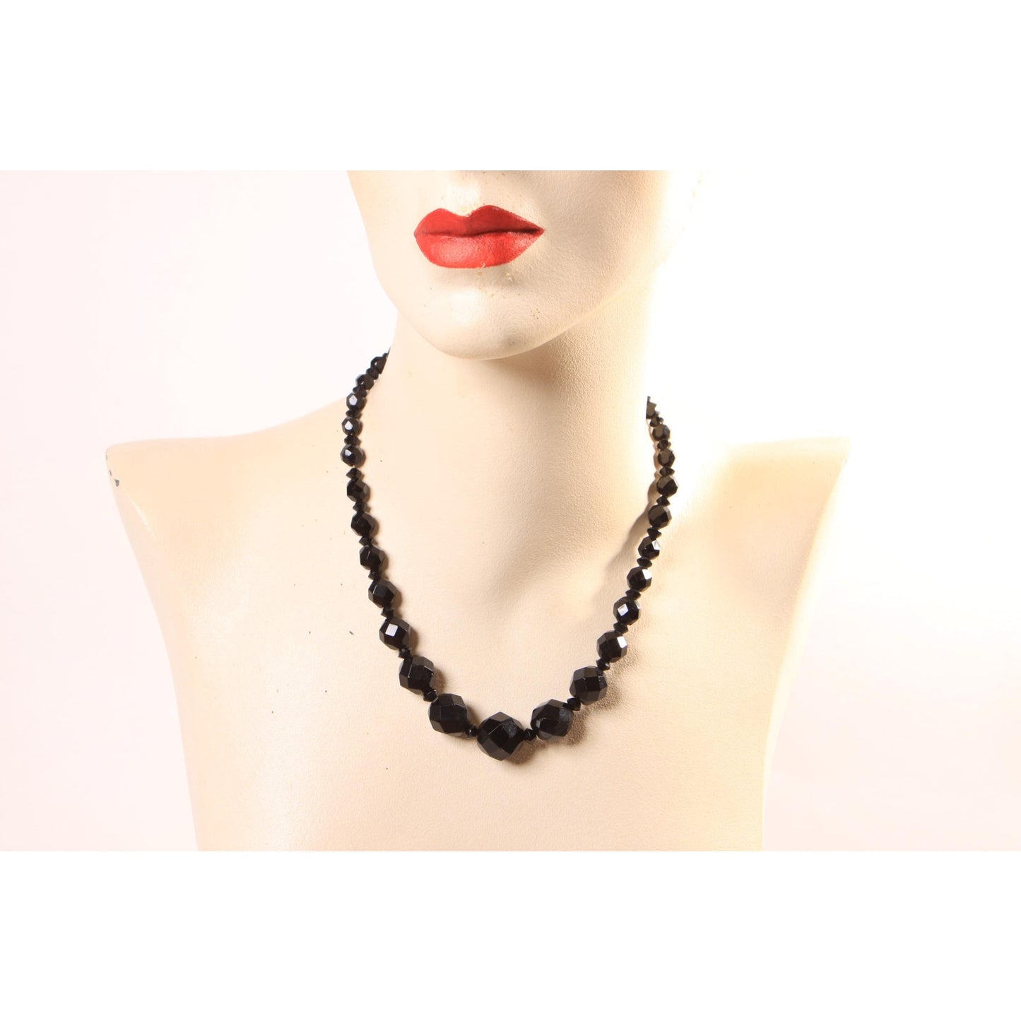 1950s 1960s Black Glass Faceted Beaded Graduated Necklace