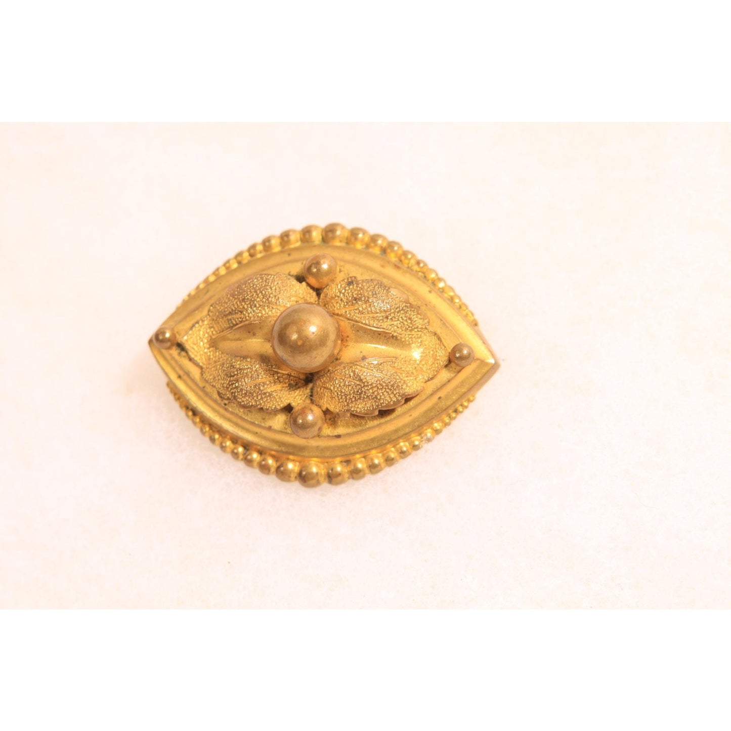 Antique Victorian 1800s Gold Tone Metal Oval Brooch