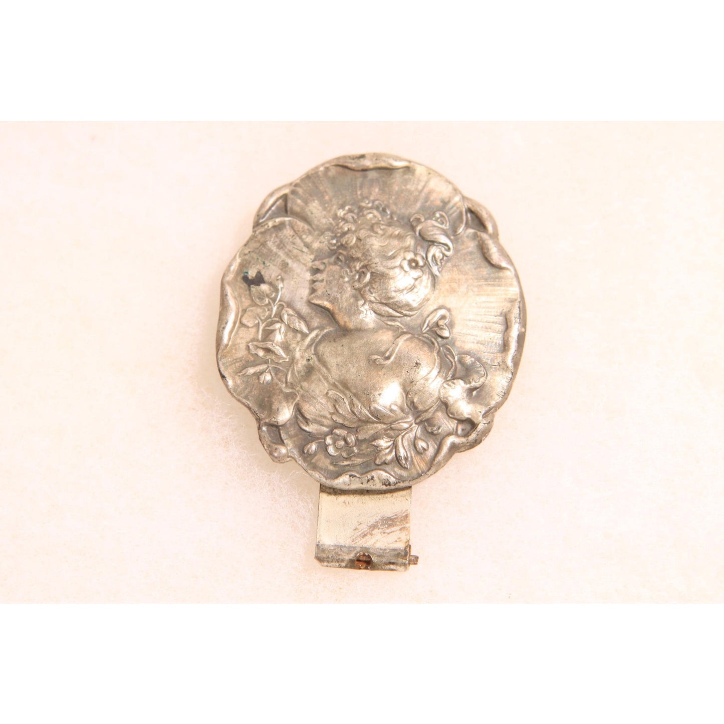 1930s Art Nouveau Silver Tone Metal Embossed Gibson Girl Belt Dress Clip