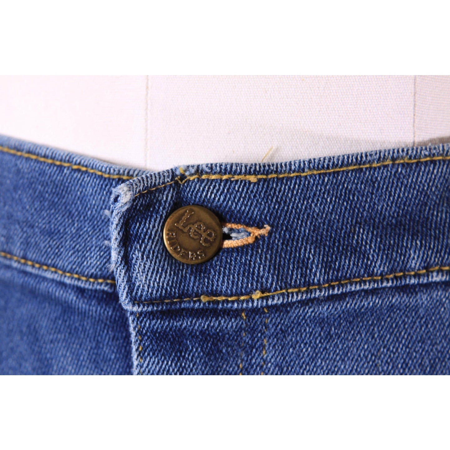 1970s 1980s Blue Denim Frayed Jeans by Lee -42x32