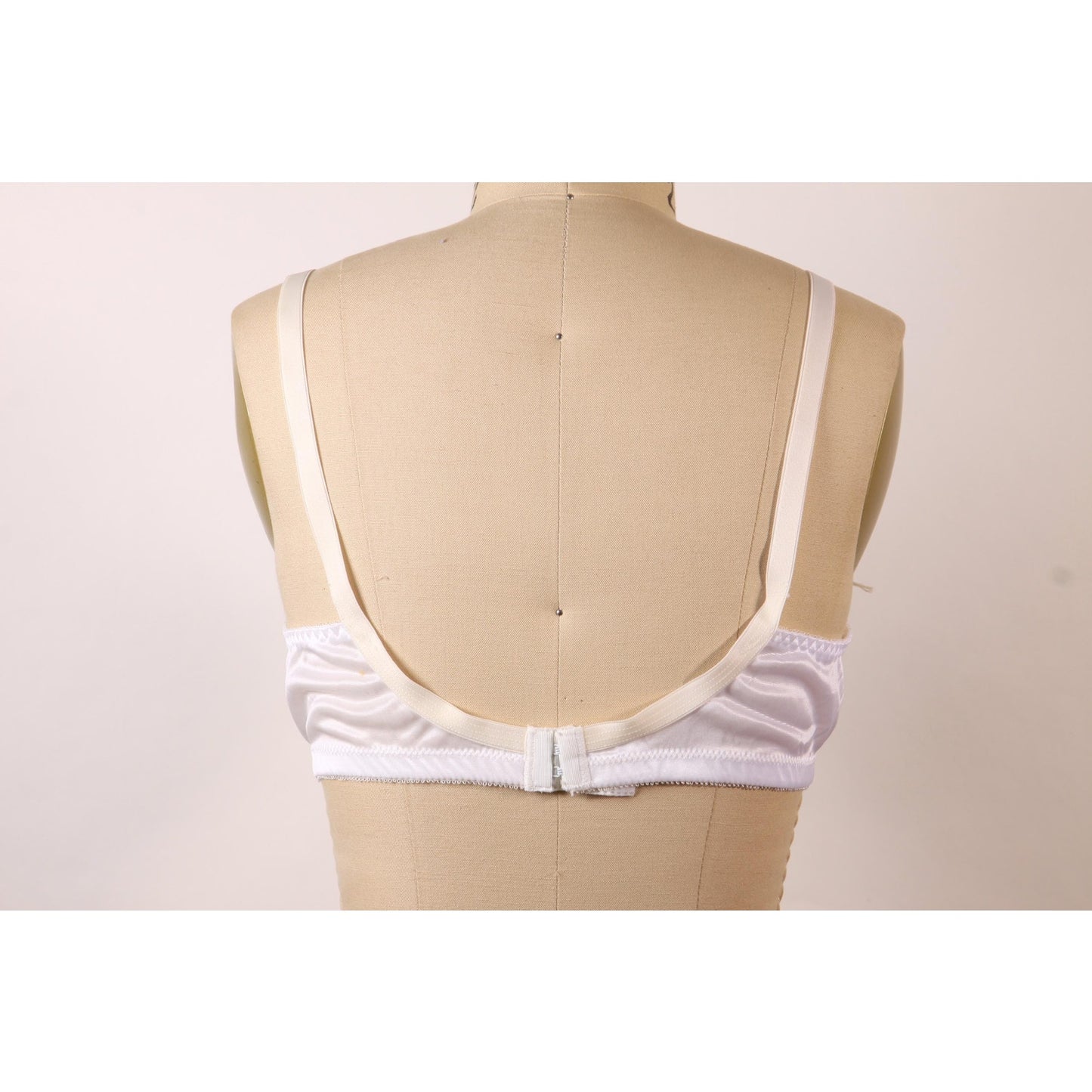 1970s 1980s White Sheer Floral Lace Trim Bow Detail Bra by Bali-38B