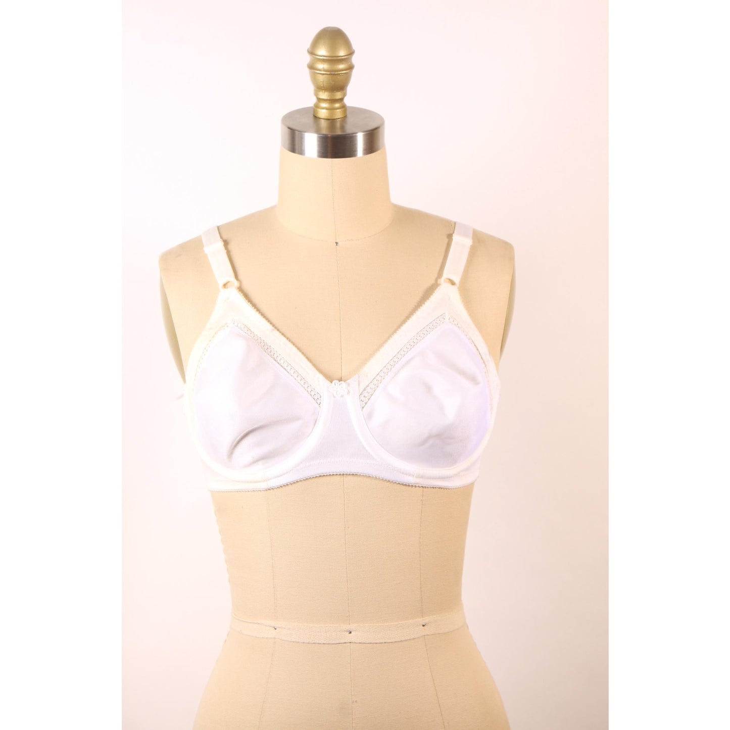 1970s White Lace Trim Floral Detail Bra by Support Can Be Beautiful-36B