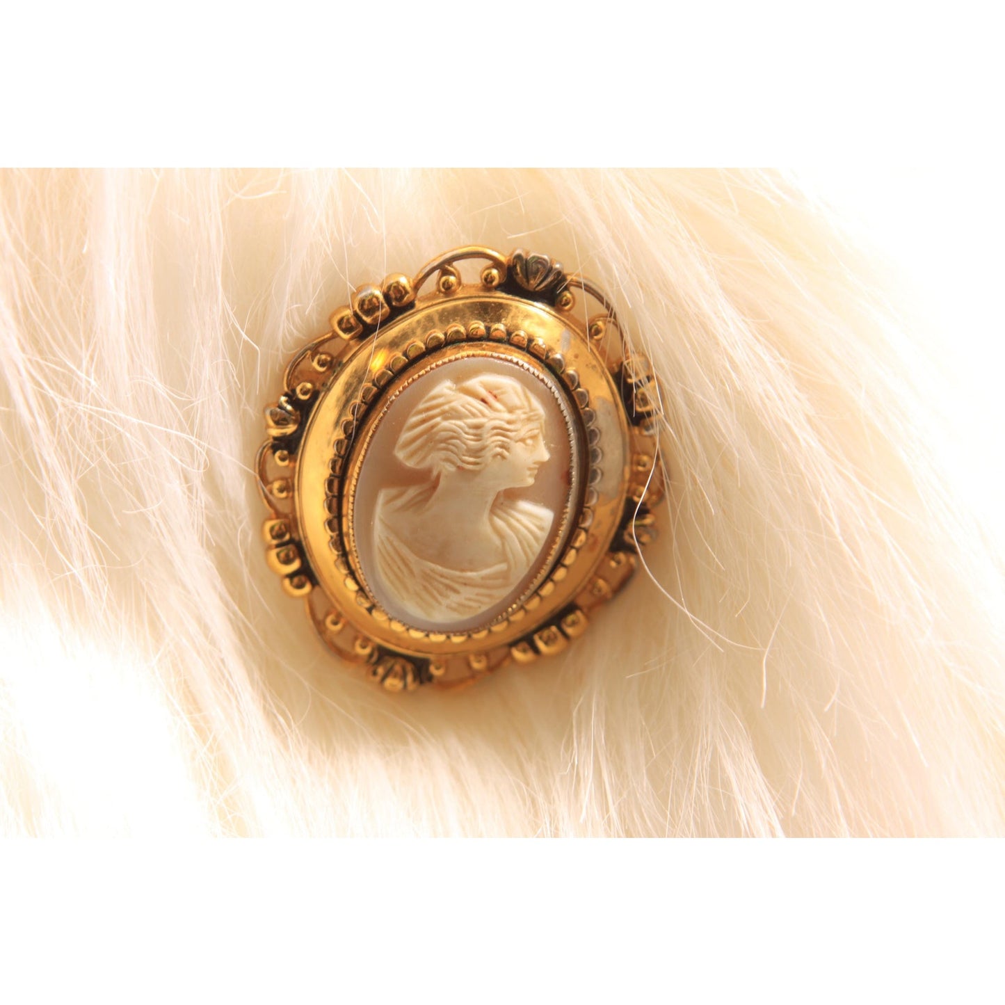 1950s 1960s Gold Tone Metal and Pink and Cream Cameo Brooch
