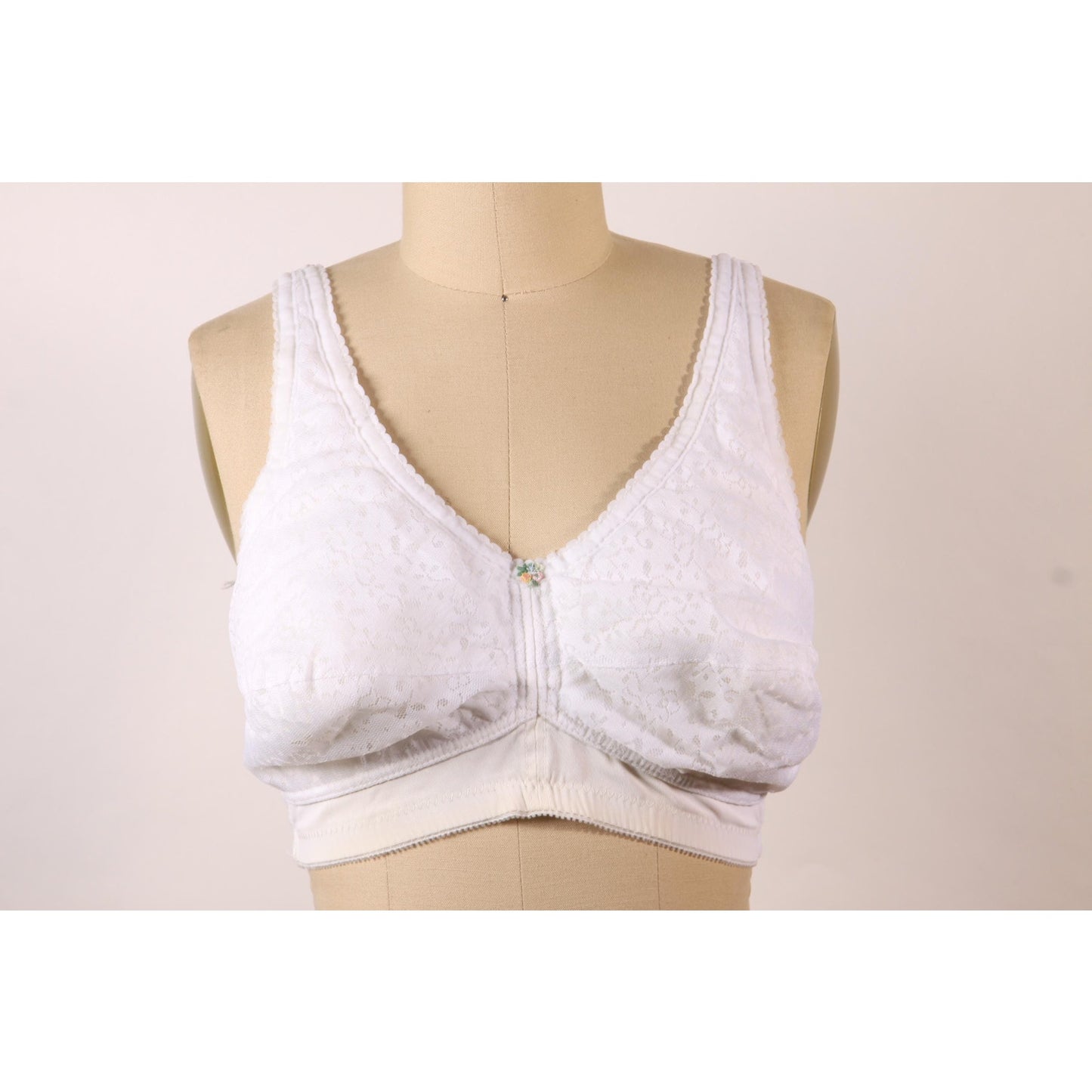 1970s White Light Padded Floral Lace Floral Detail Bra by Jodee Surgical-40C
