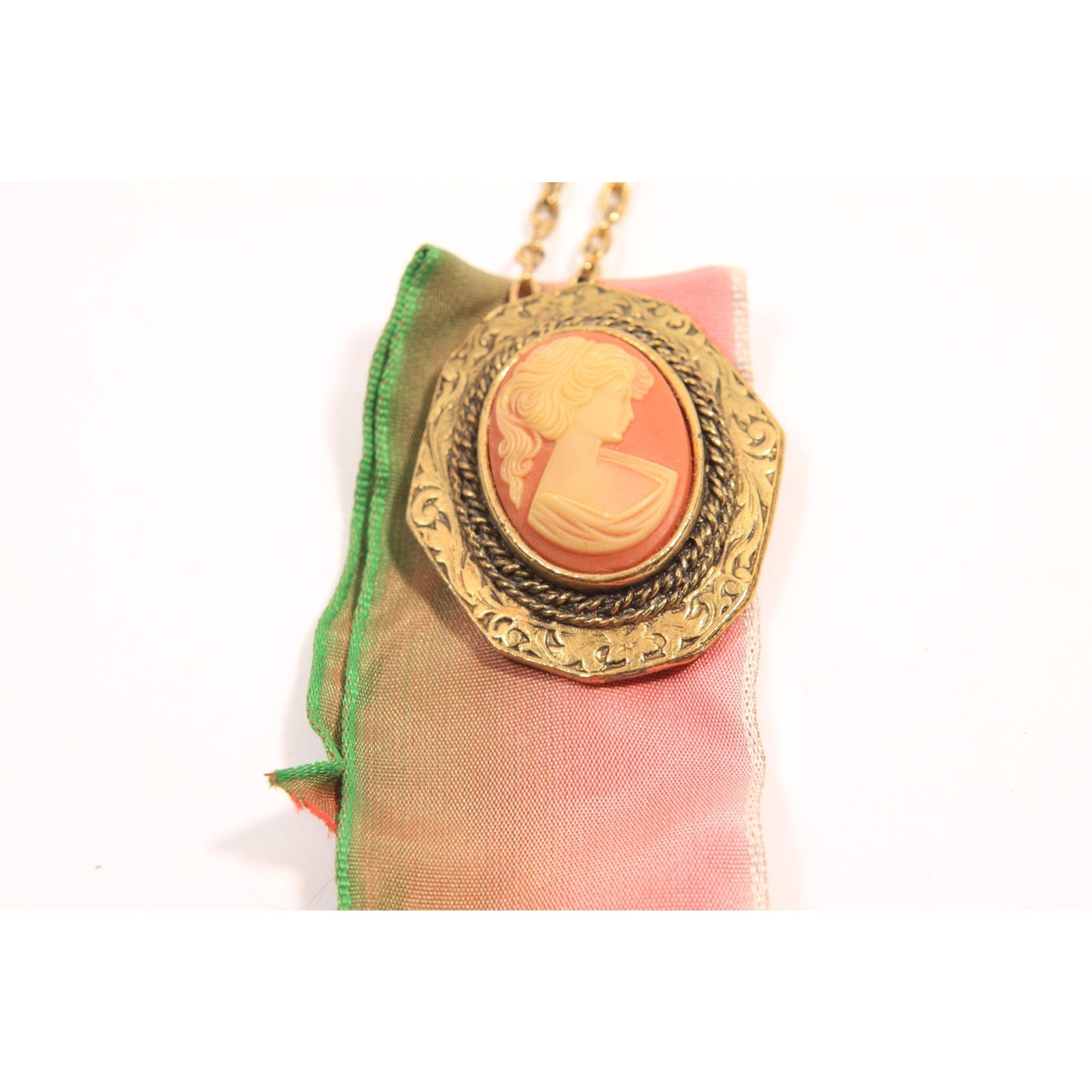 1950s 1960s Pink and Gold Tone Metal Cameo Ribbon Pendant Necklace