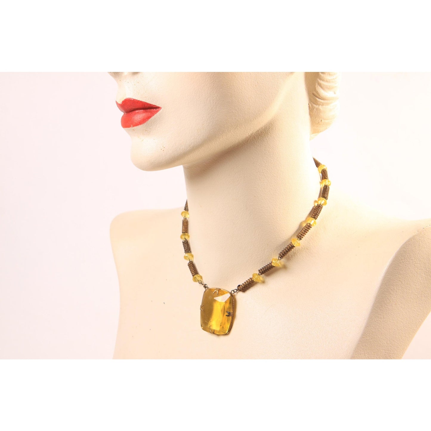 1920s 1930s Art Deco Yellow Glass Faceted Stone Brass Metal Detail Necklace