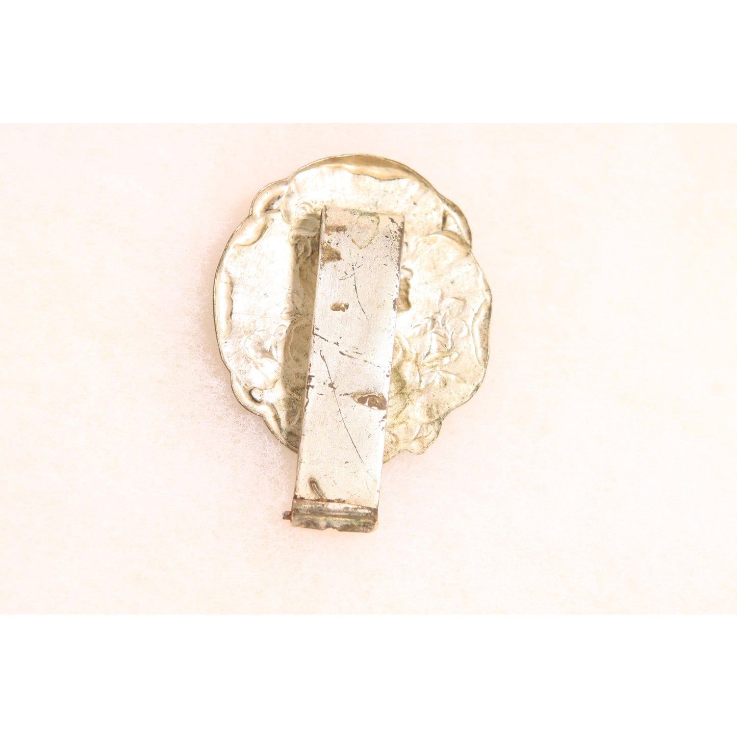 1930s Art Nouveau Silver Tone Metal Embossed Gibson Girl Belt Dress Clip