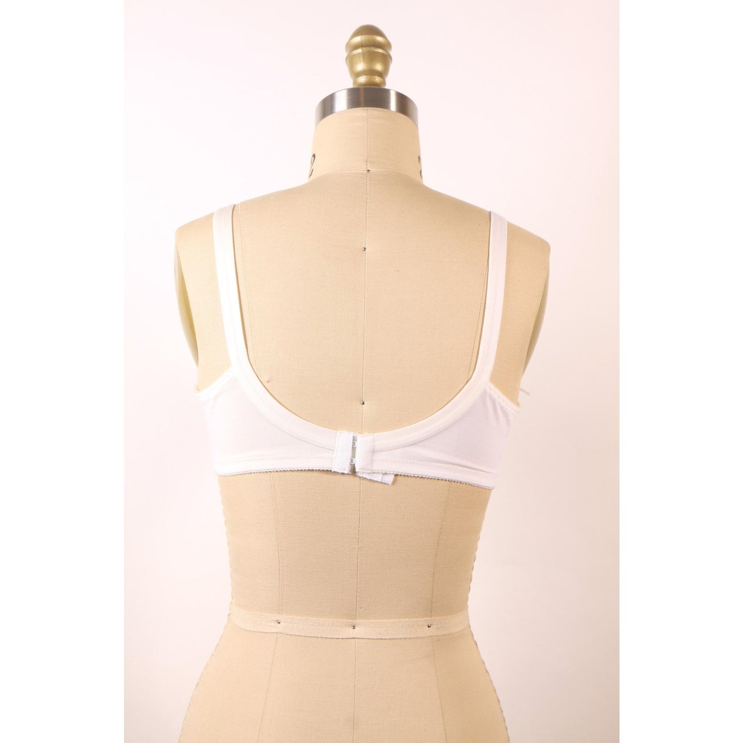 1970s White Lace Trim Floral Detail Bra by Support Can Be Beautiful-36B