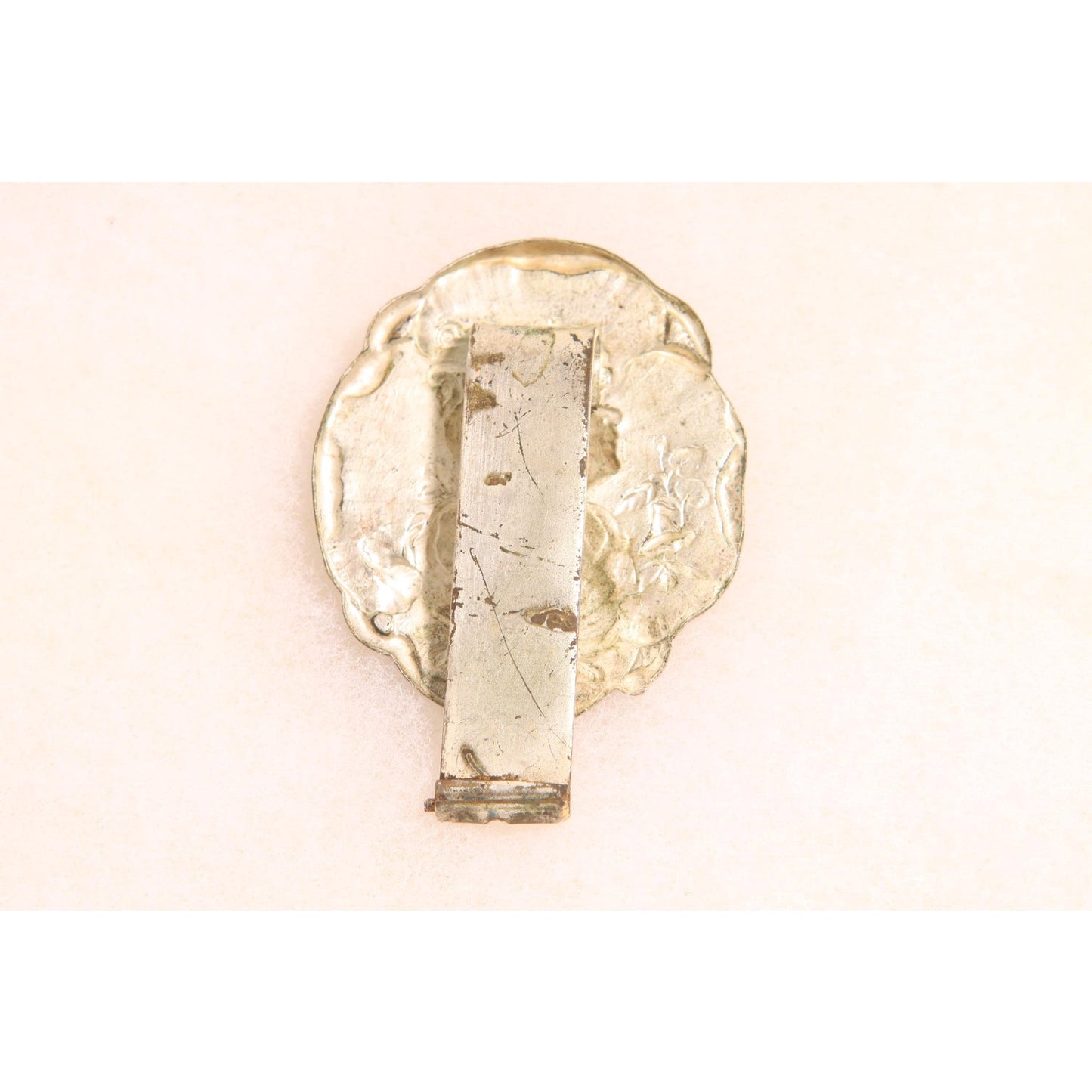 1930s Art Nouveau Silver Tone Metal Embossed Gibson Girl Belt Dress Clip