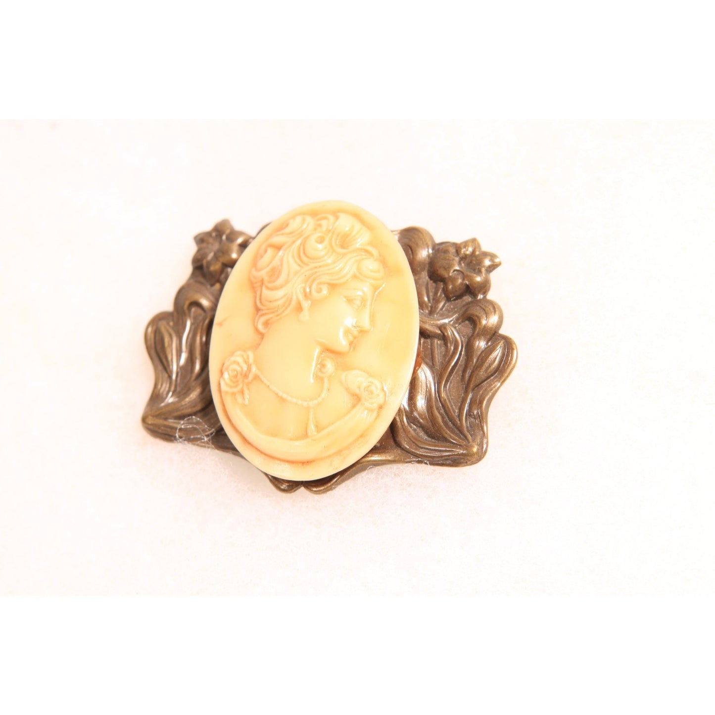 1930s Art Nouveau Floral Swirl Silver Tone Metal and Cream Cameo Brooch