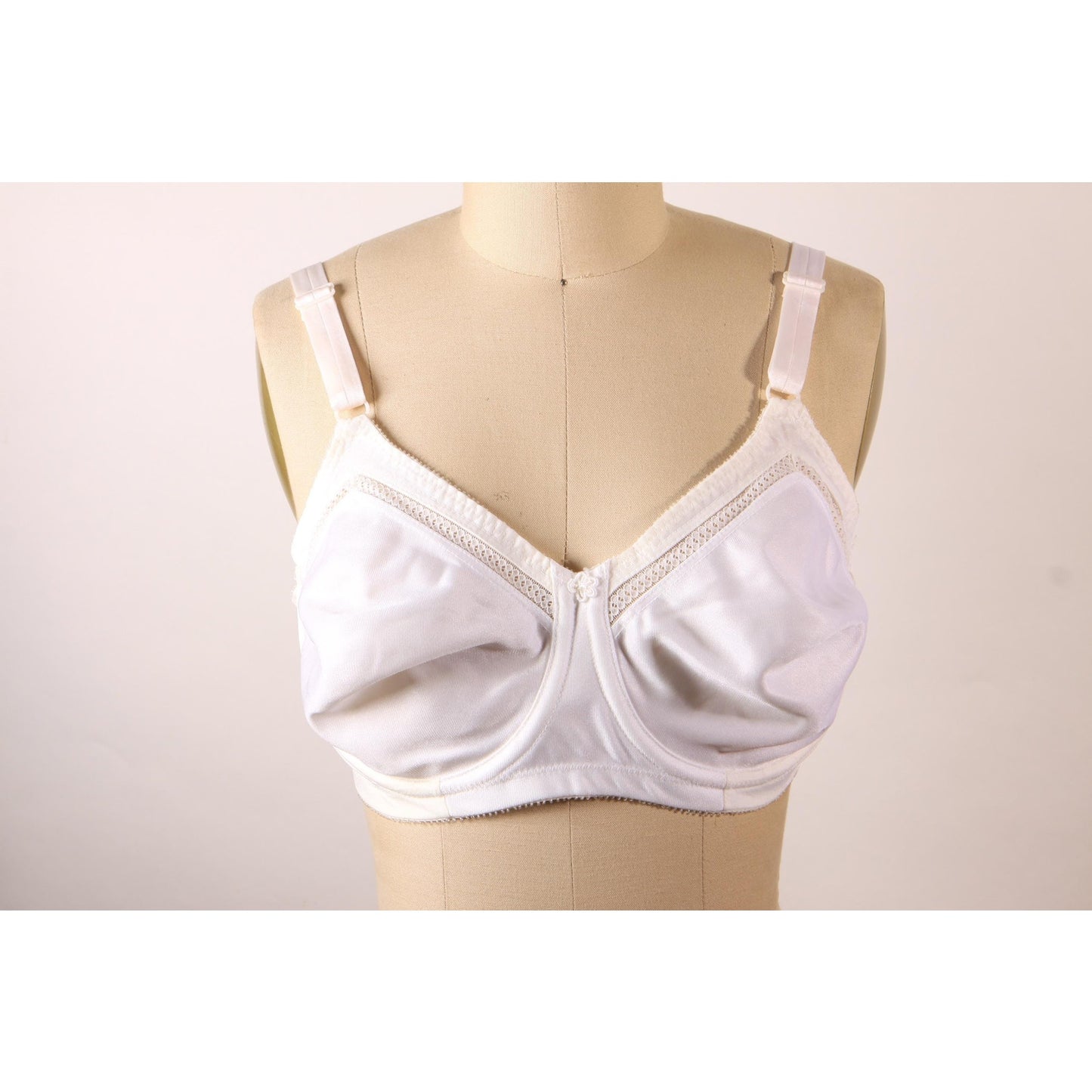 1970s White Lace Trim Floral Detail Bra by Playtex-36D