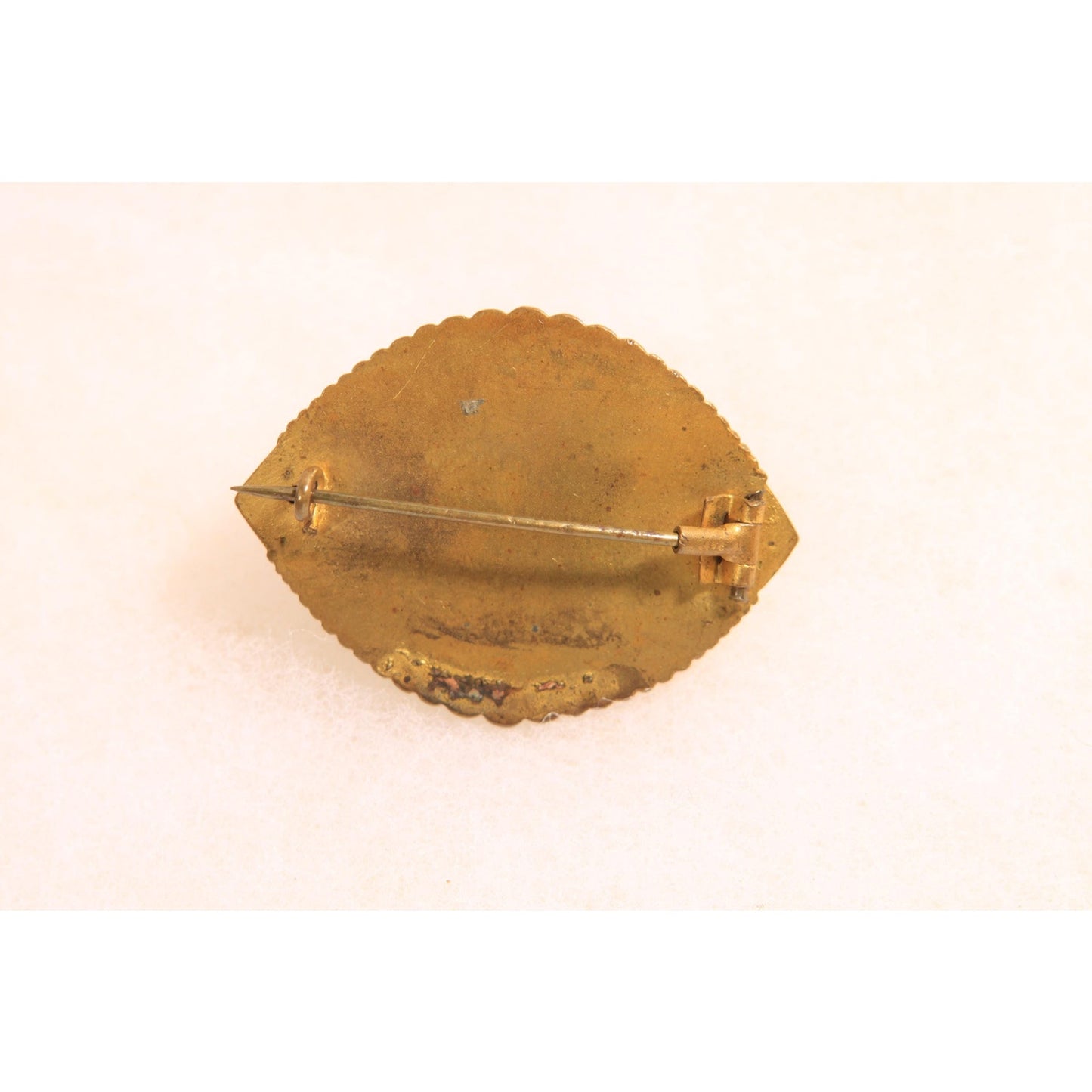 Antique Victorian 1800s Gold Tone Metal Oval Brooch