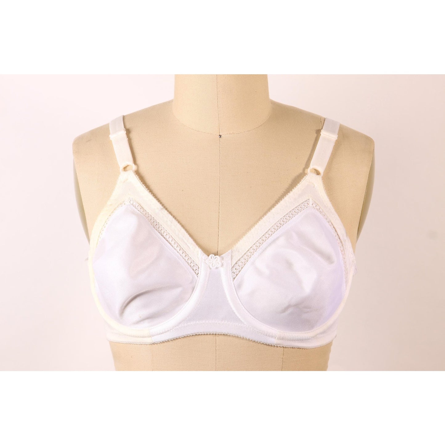 1970s White Lace Trim Floral Detail Bra by Support Can Be Beautiful-36B