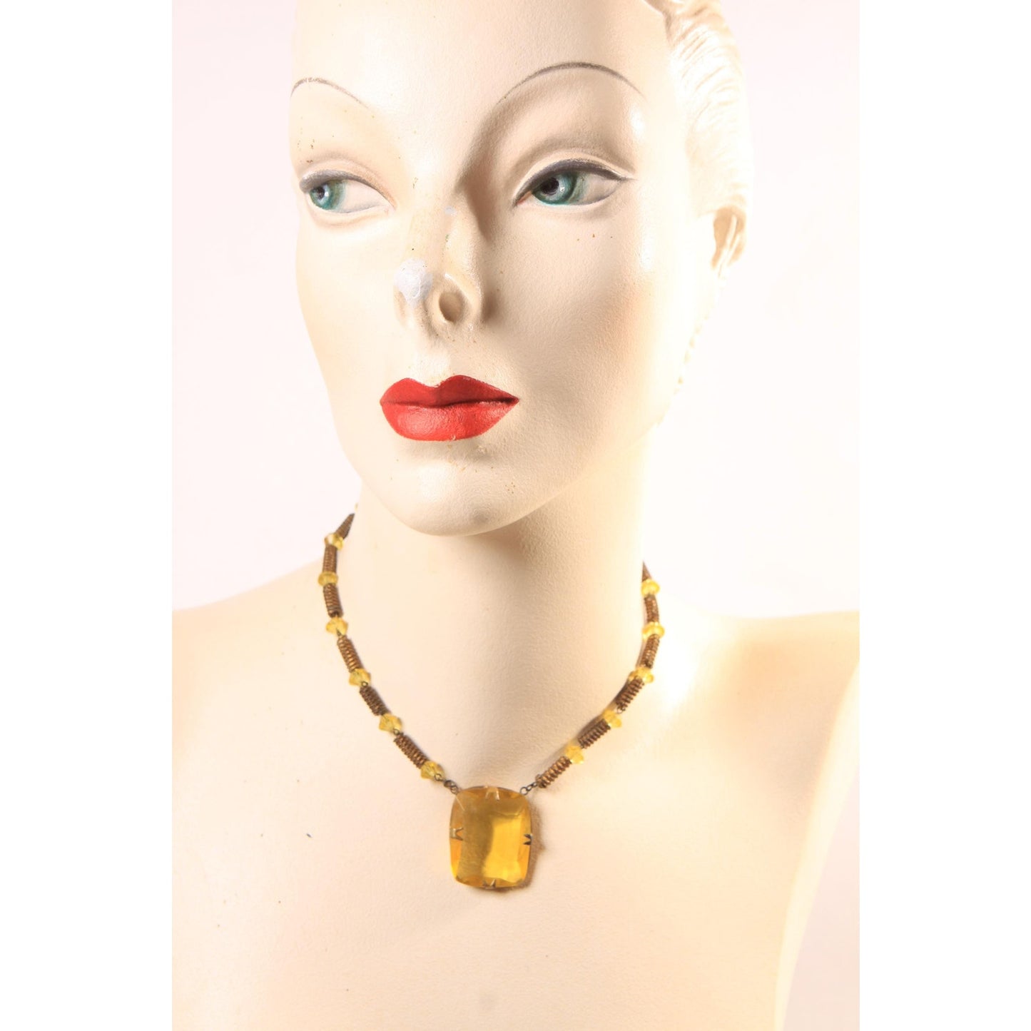 1920s 1930s Art Deco Yellow Glass Faceted Stone Brass Metal Detail Necklace