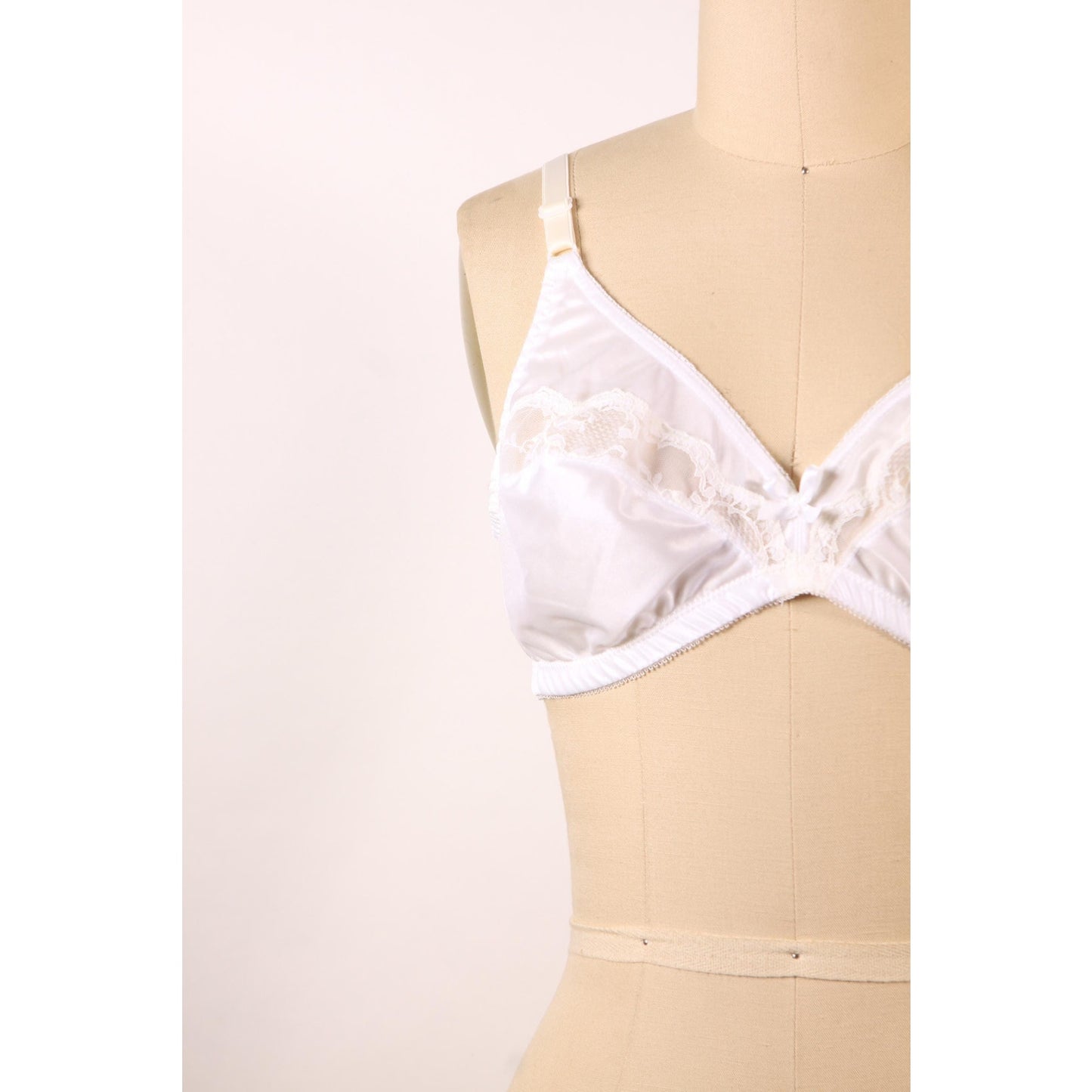 1970s 1980s White Sheer Floral Lace Trim Bow Detail Bra by Bali-38B