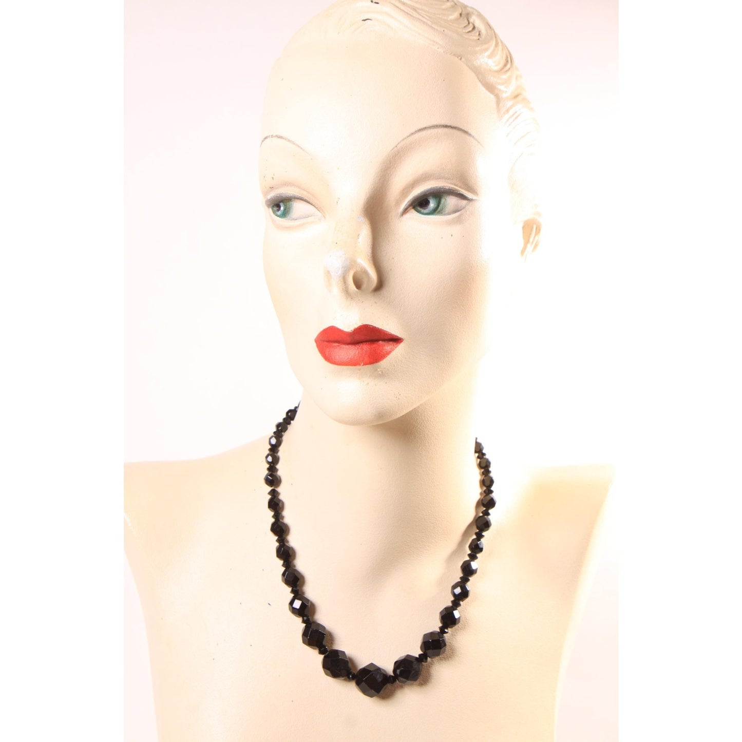 1950s 1960s Black Glass Faceted Beaded Graduated Necklace